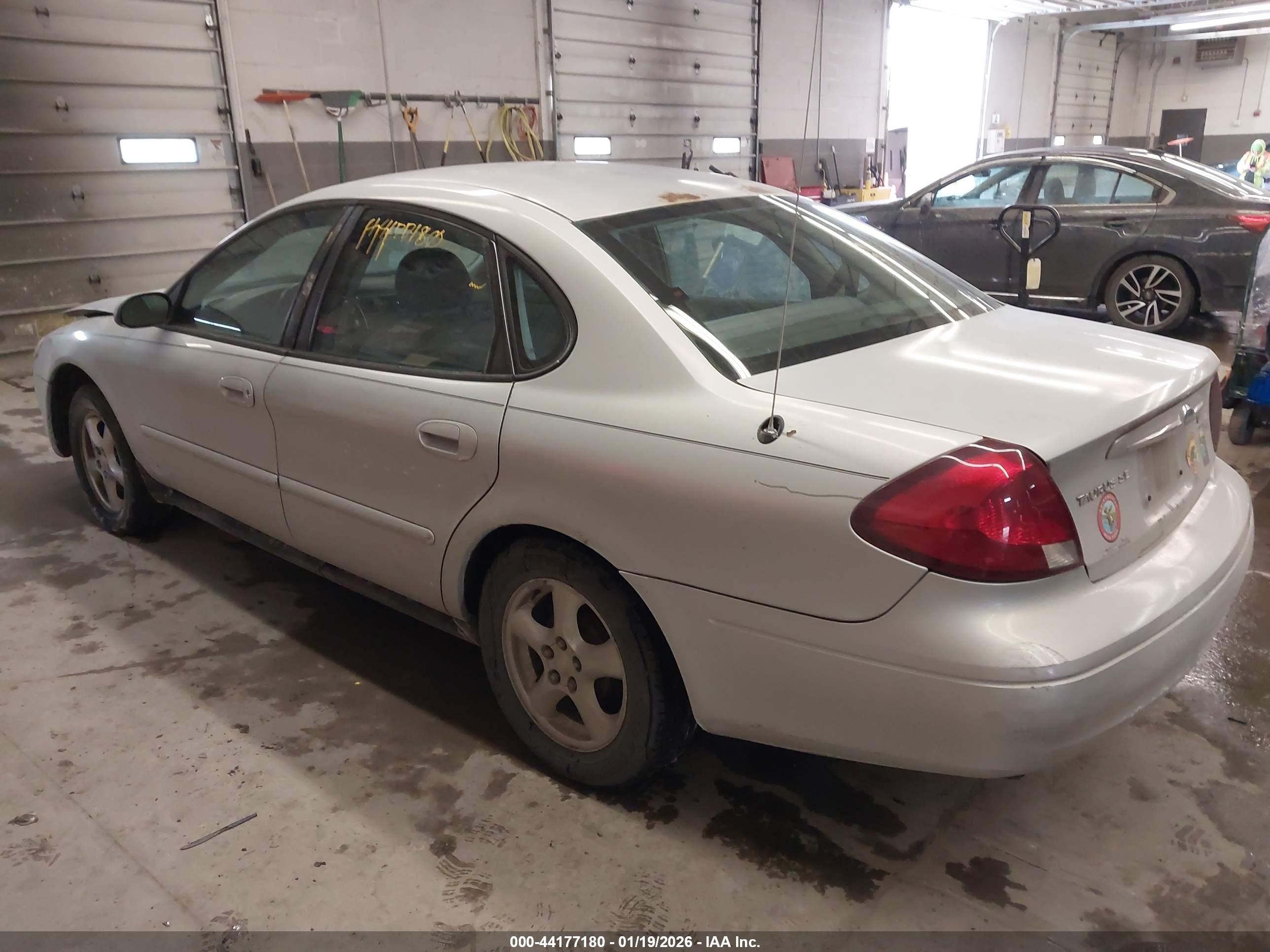 FORD TAURUS image 3