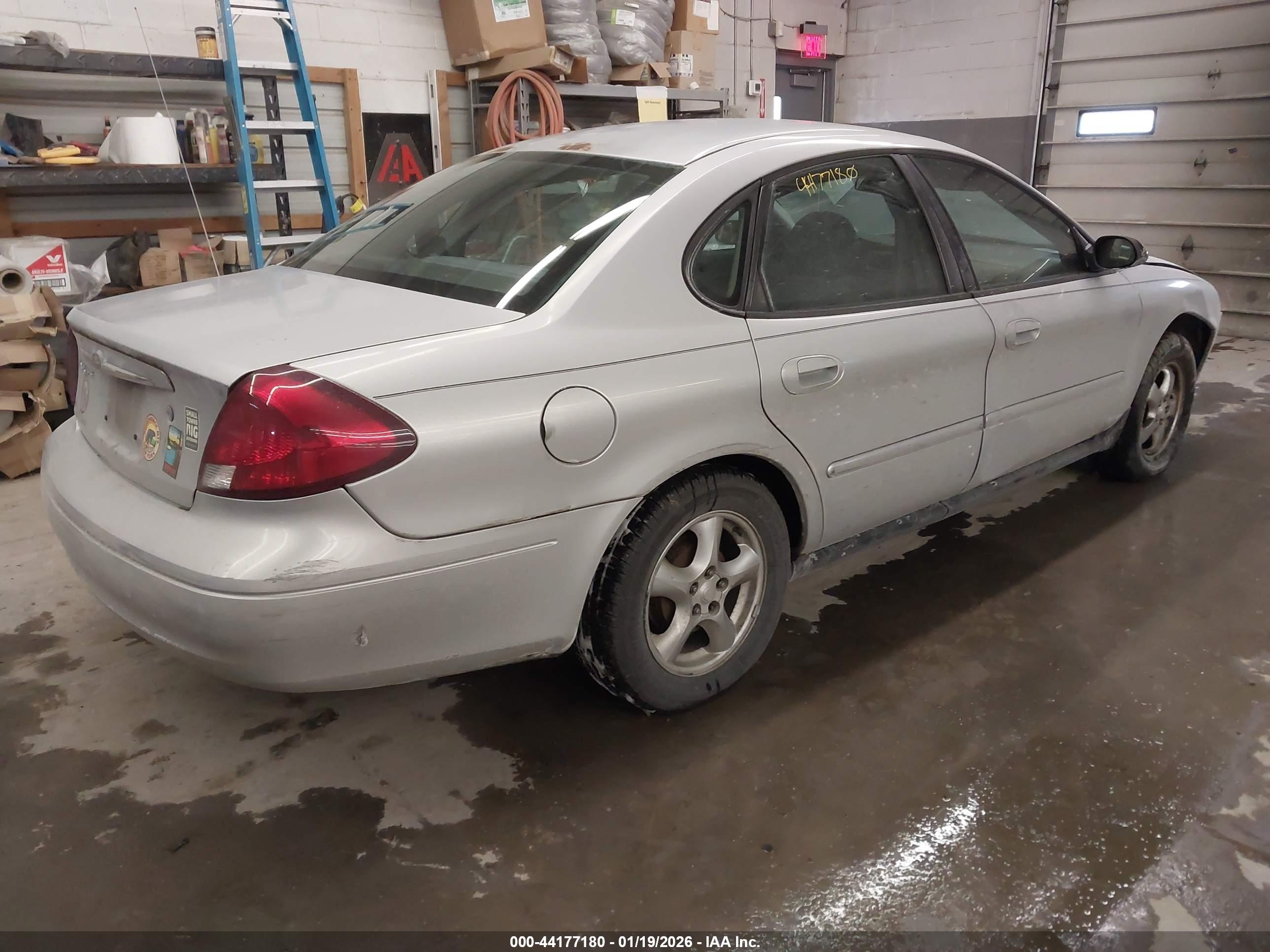 FORD TAURUS image 4