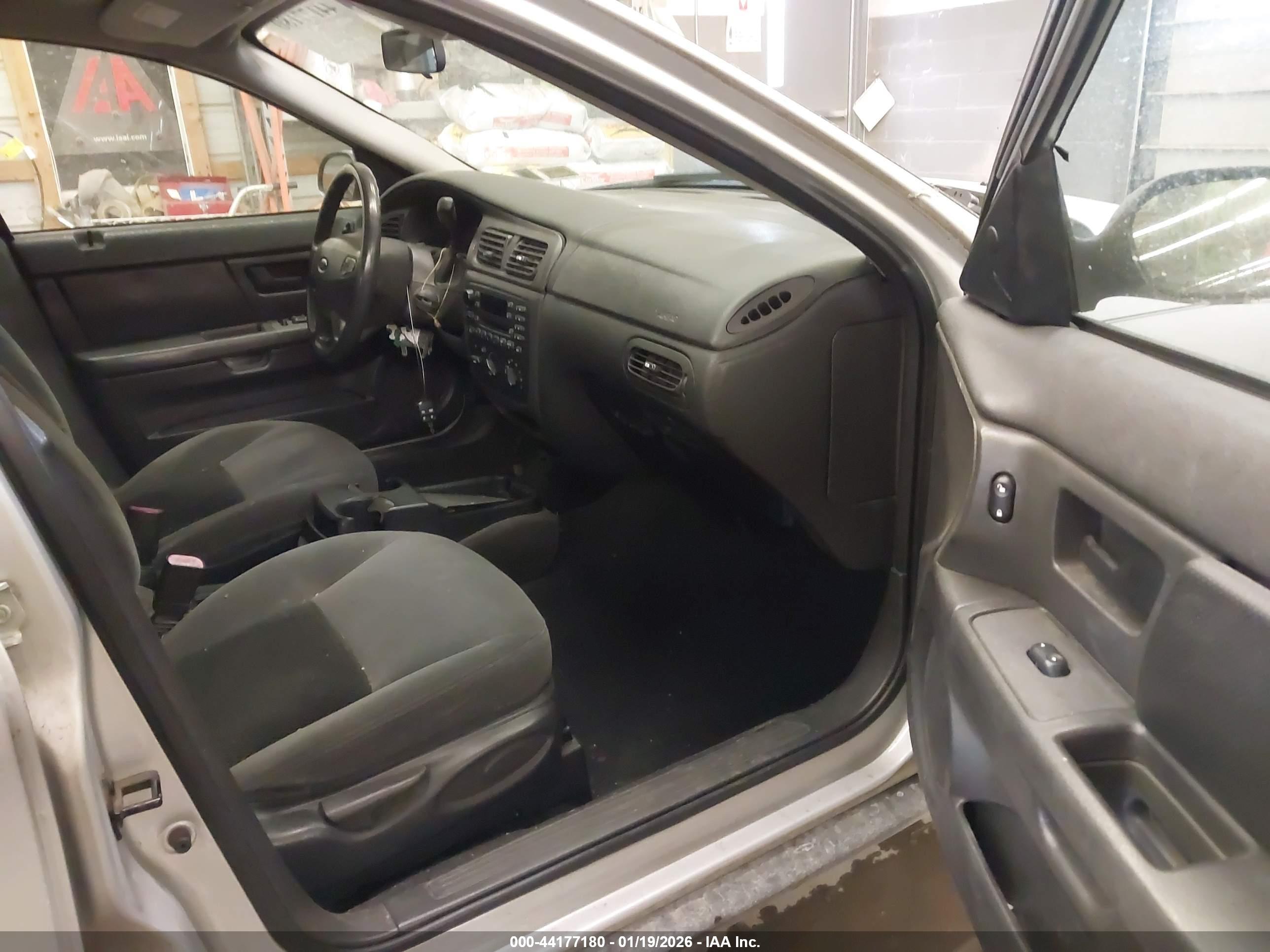 FORD TAURUS image 5