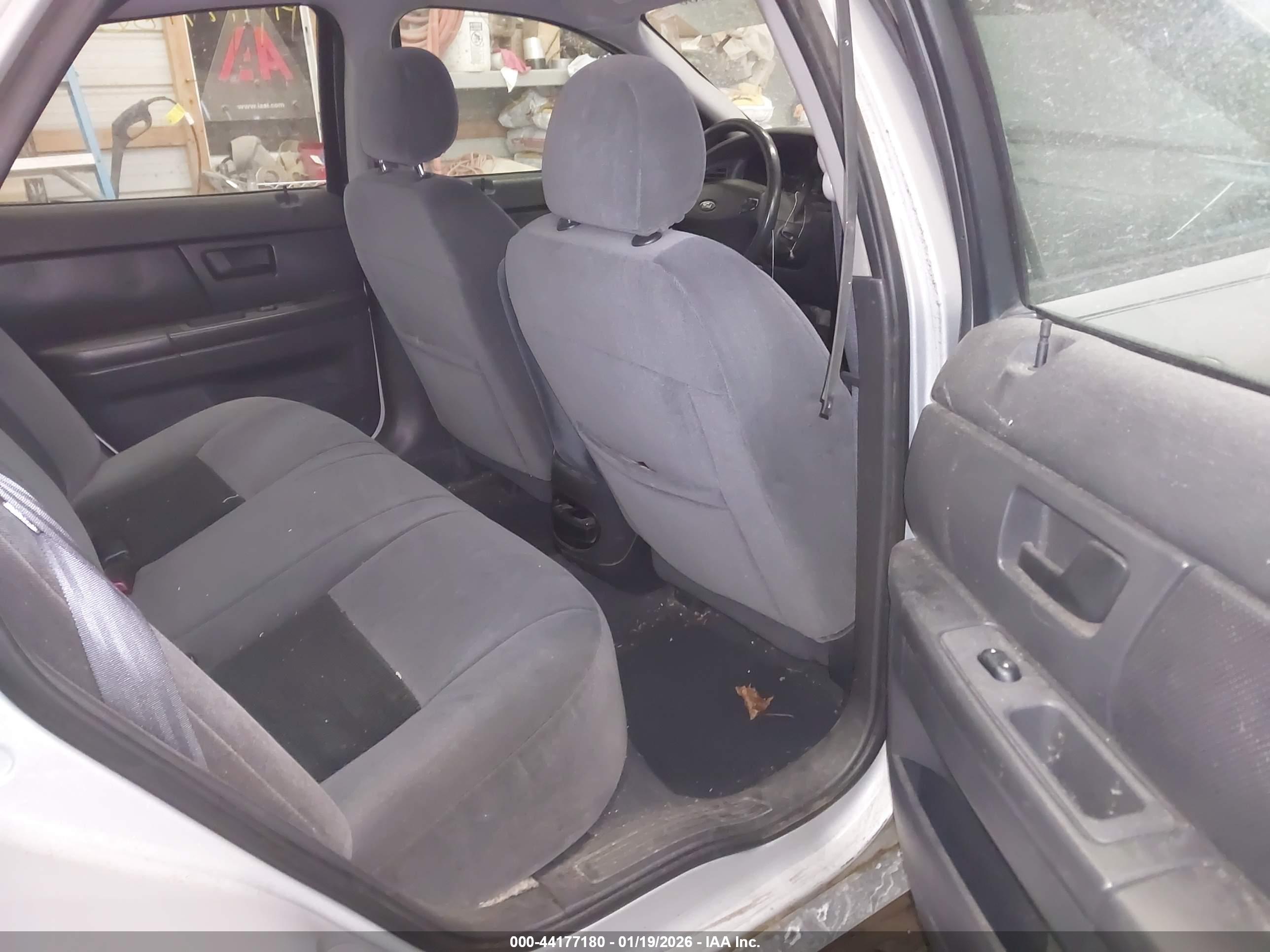 FORD TAURUS image 8