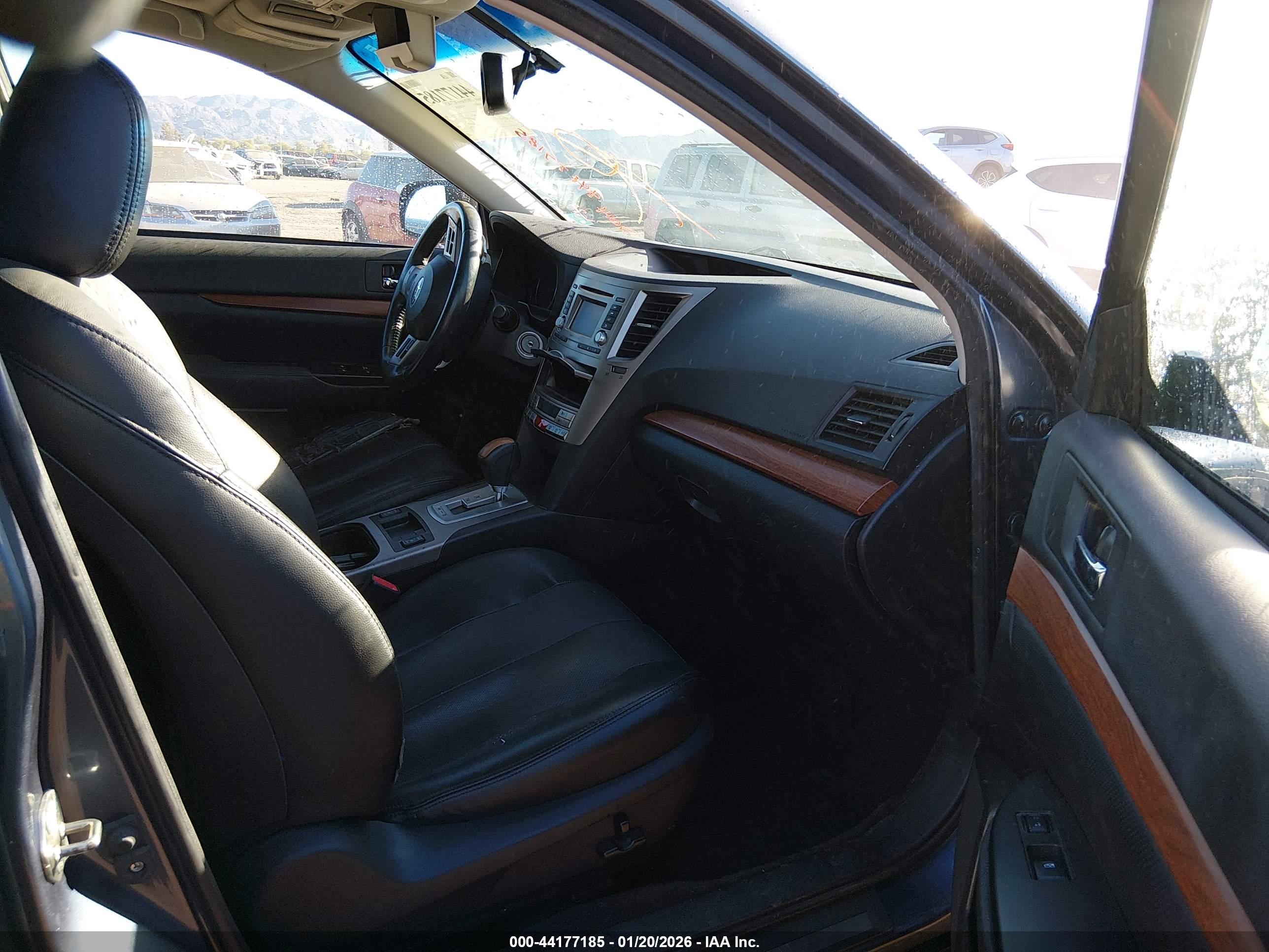 SUBARU OUTBACK image 5
