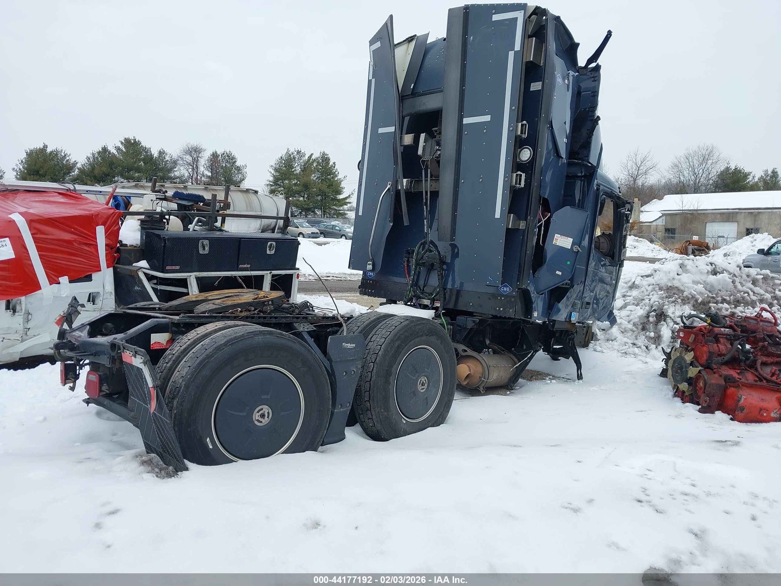 VOLVO VNL image 4