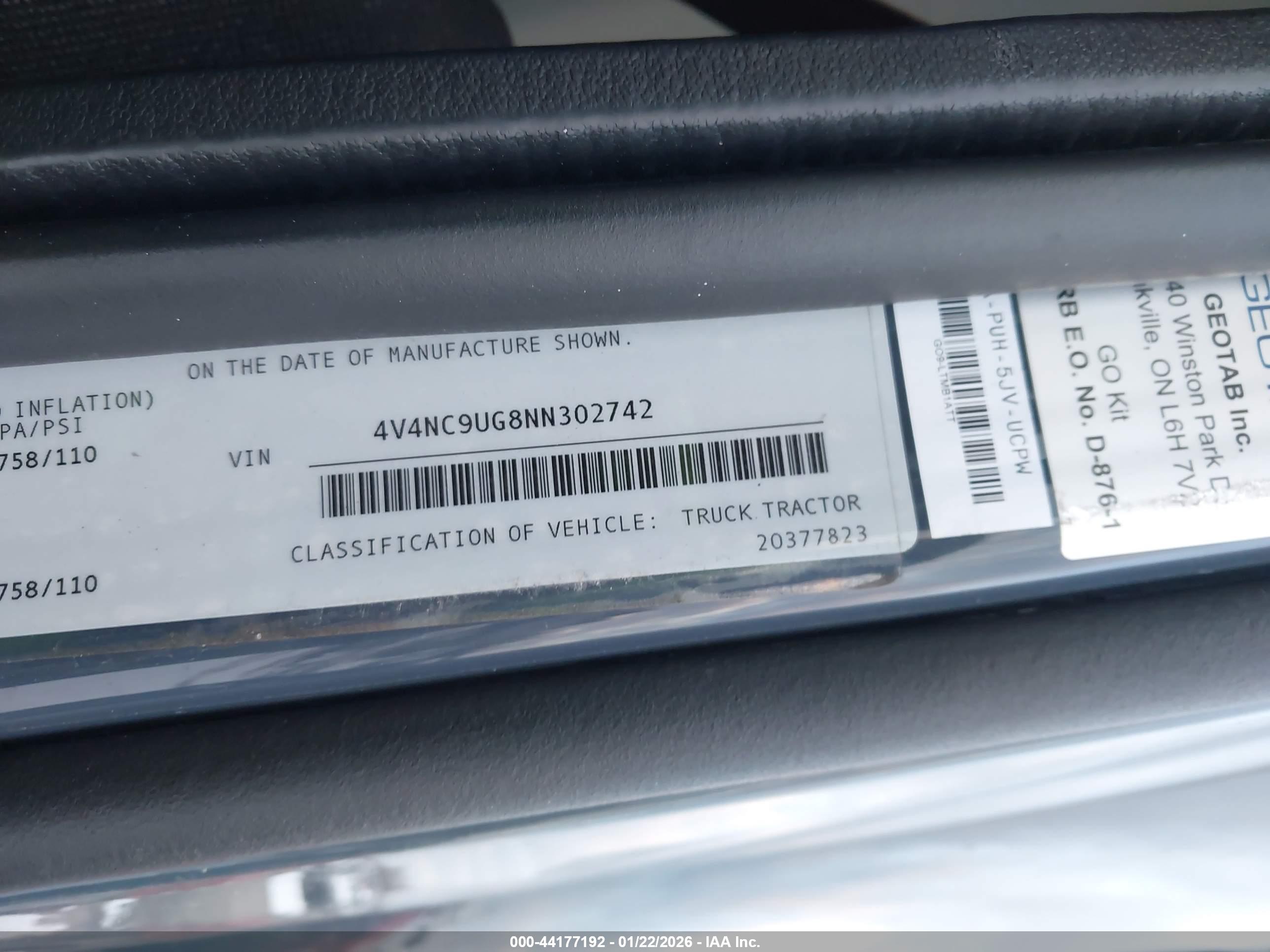 VOLVO VNL image 9