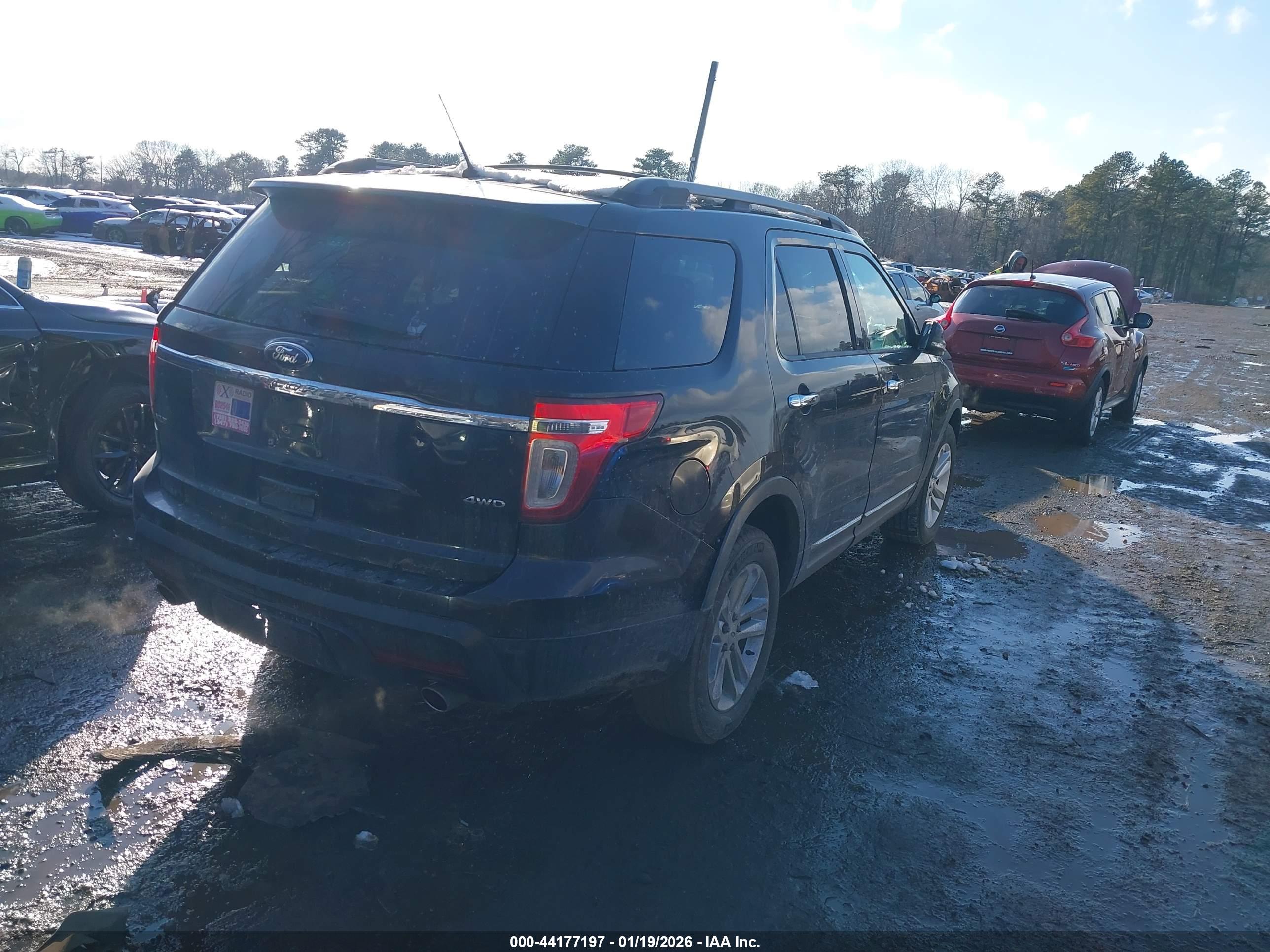 FORD EXPLORER image 4