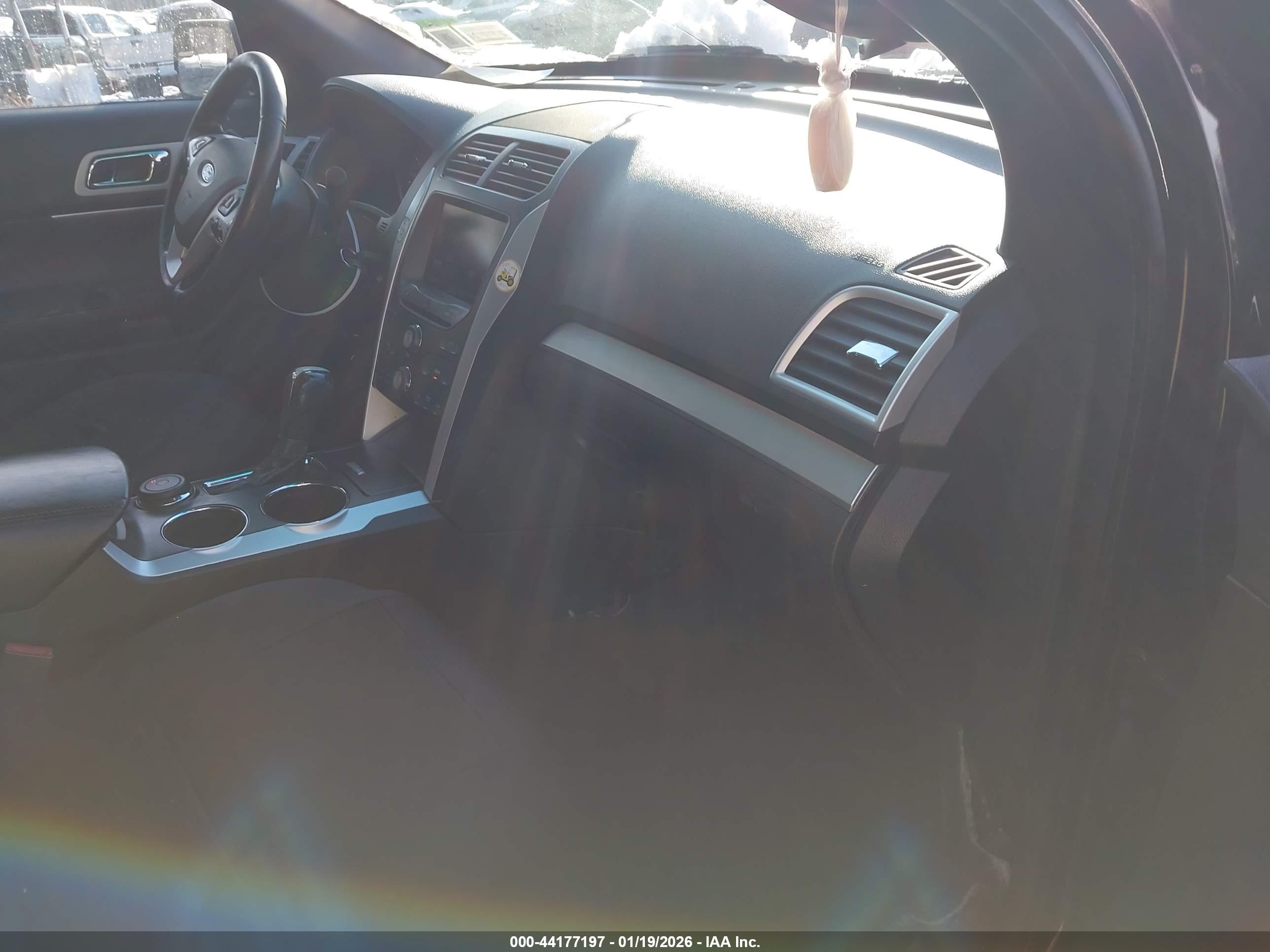 FORD EXPLORER image 5
