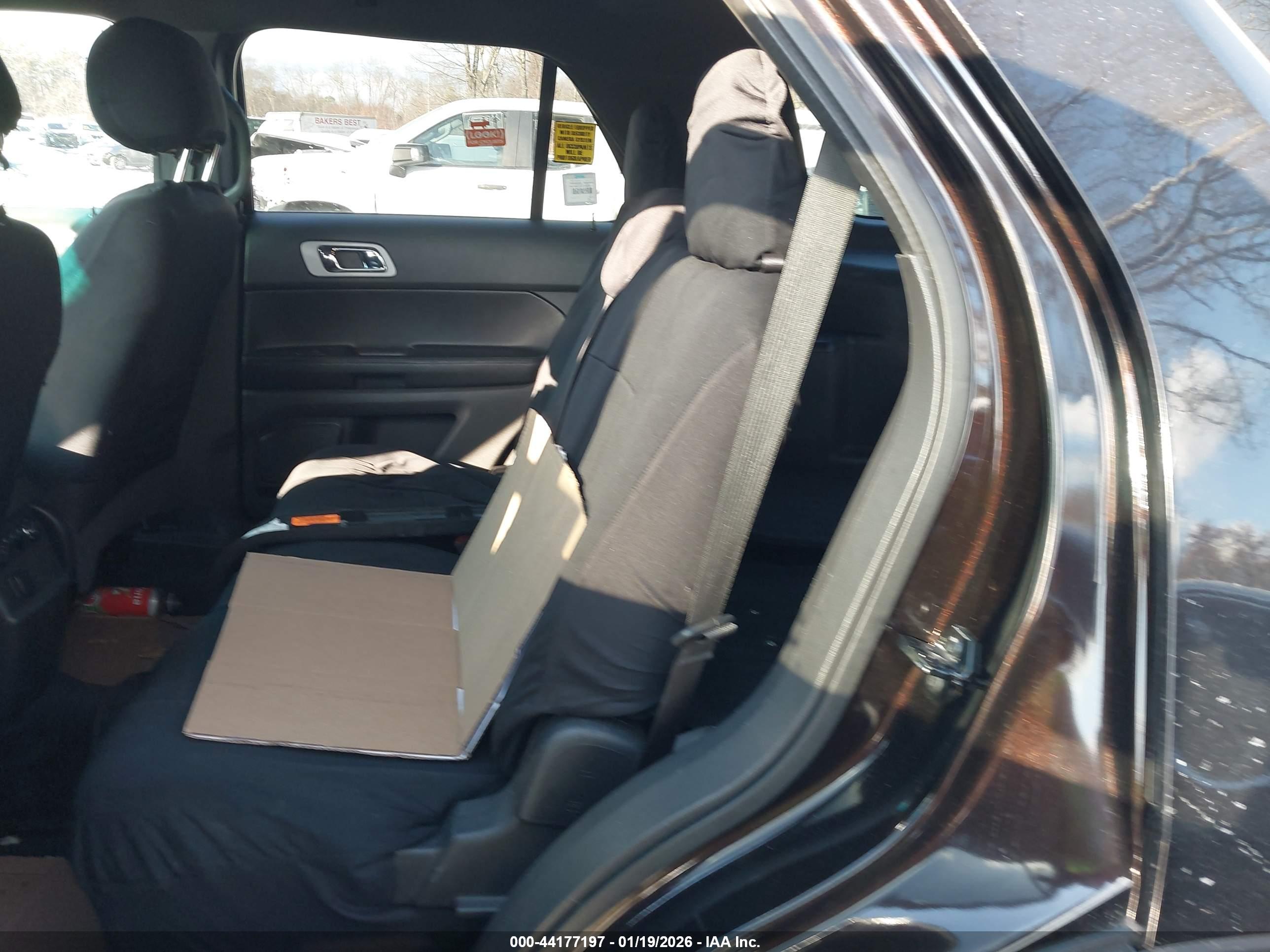 FORD EXPLORER image 8