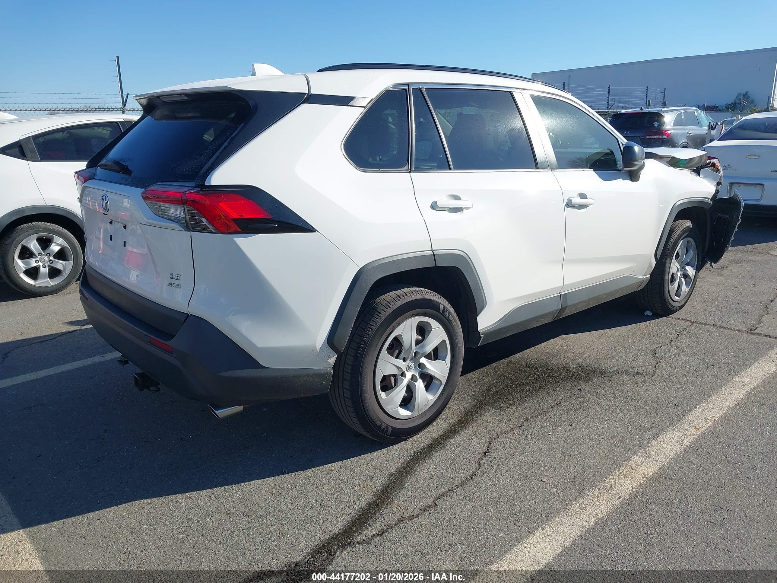 TOYOTA RAV4 image 4