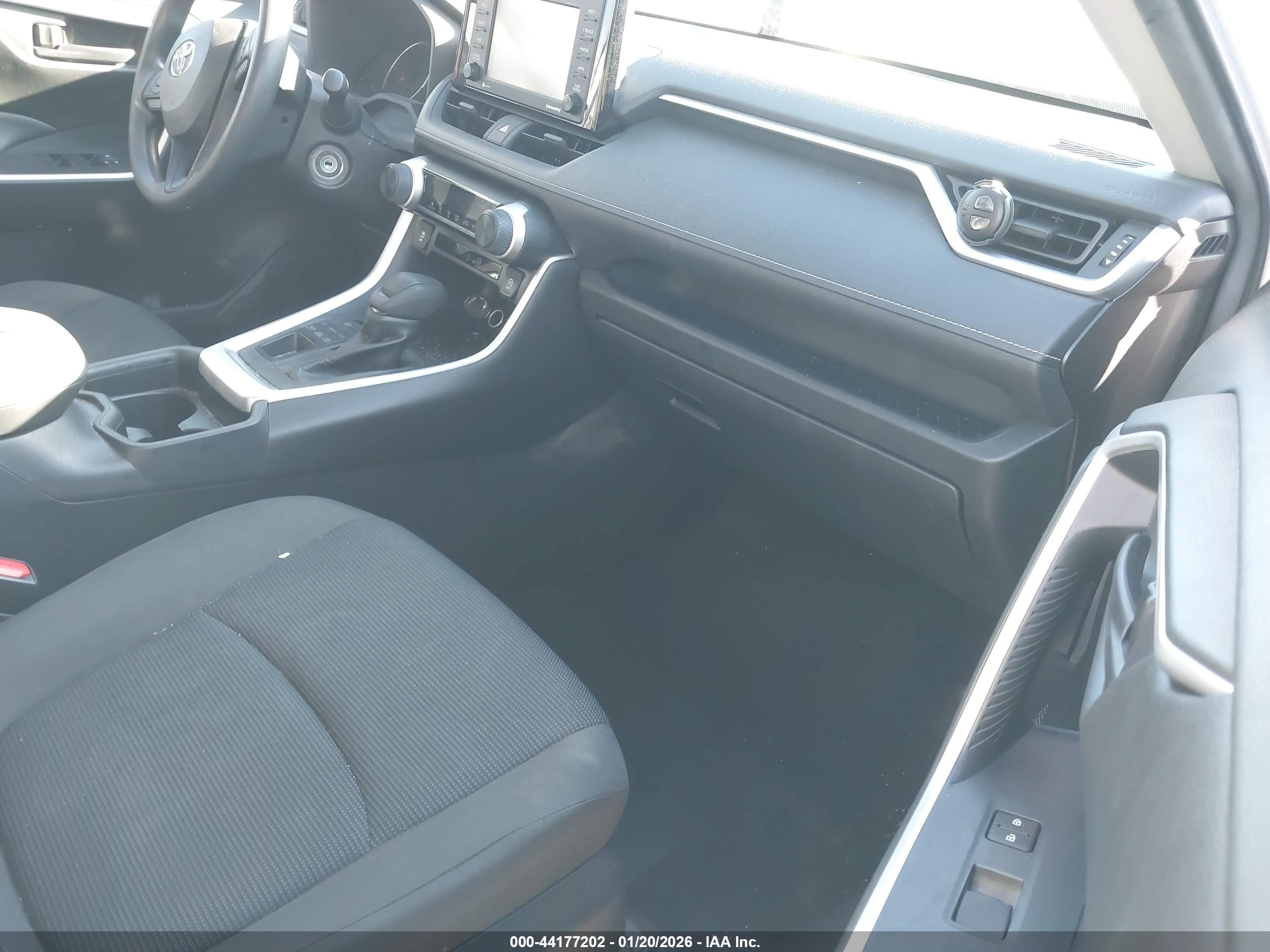 TOYOTA RAV4 image 5
