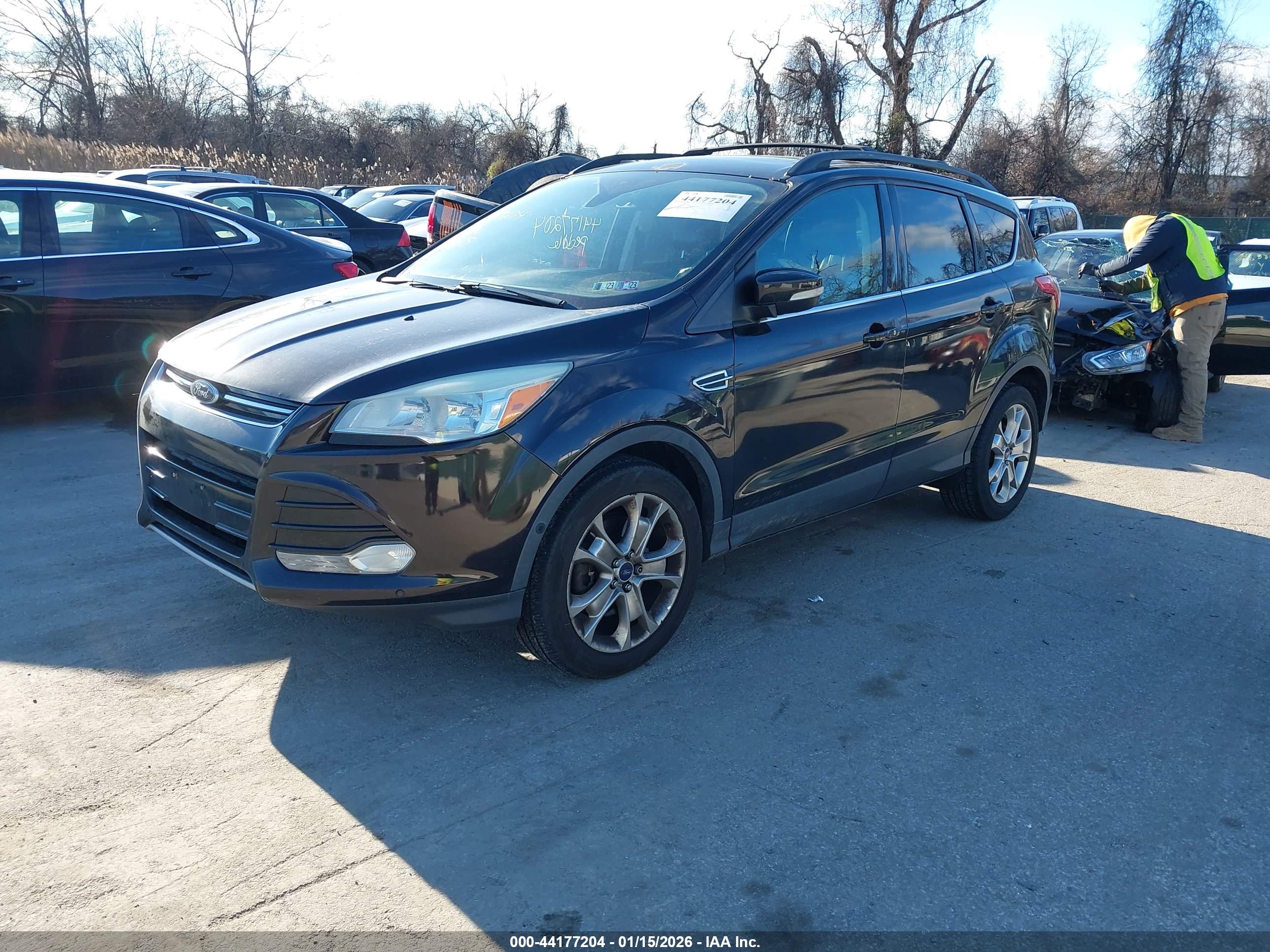FORD ESCAPE image 2