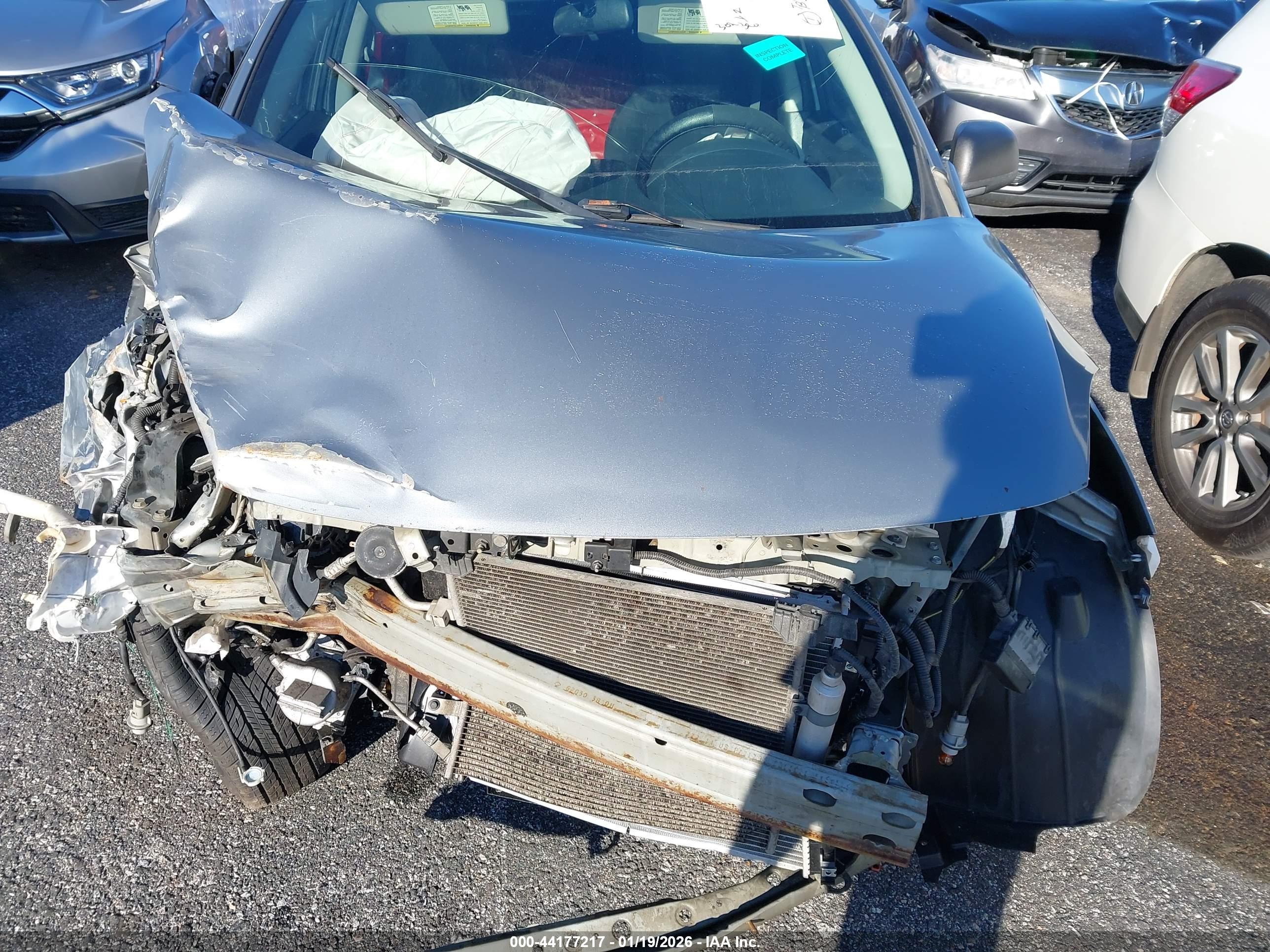 NISSAN VERSA image 10