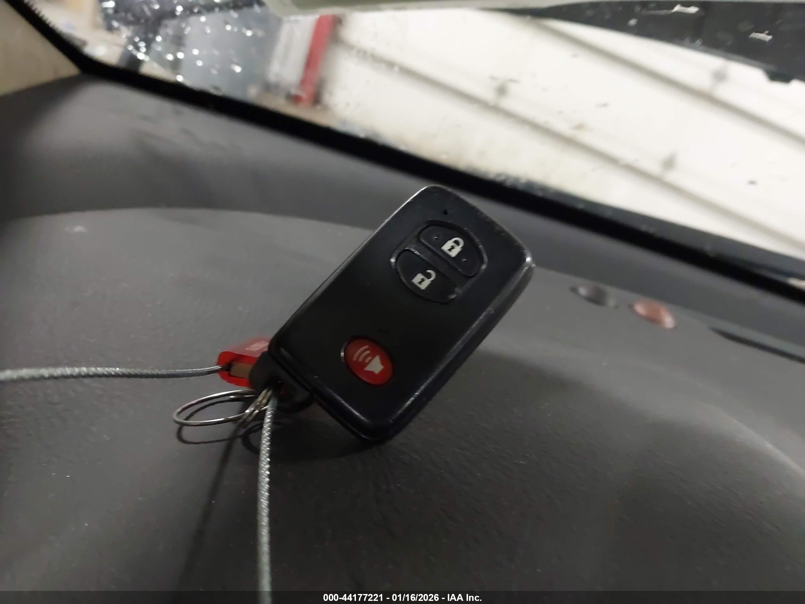 TOYOTA RAV4 image 11