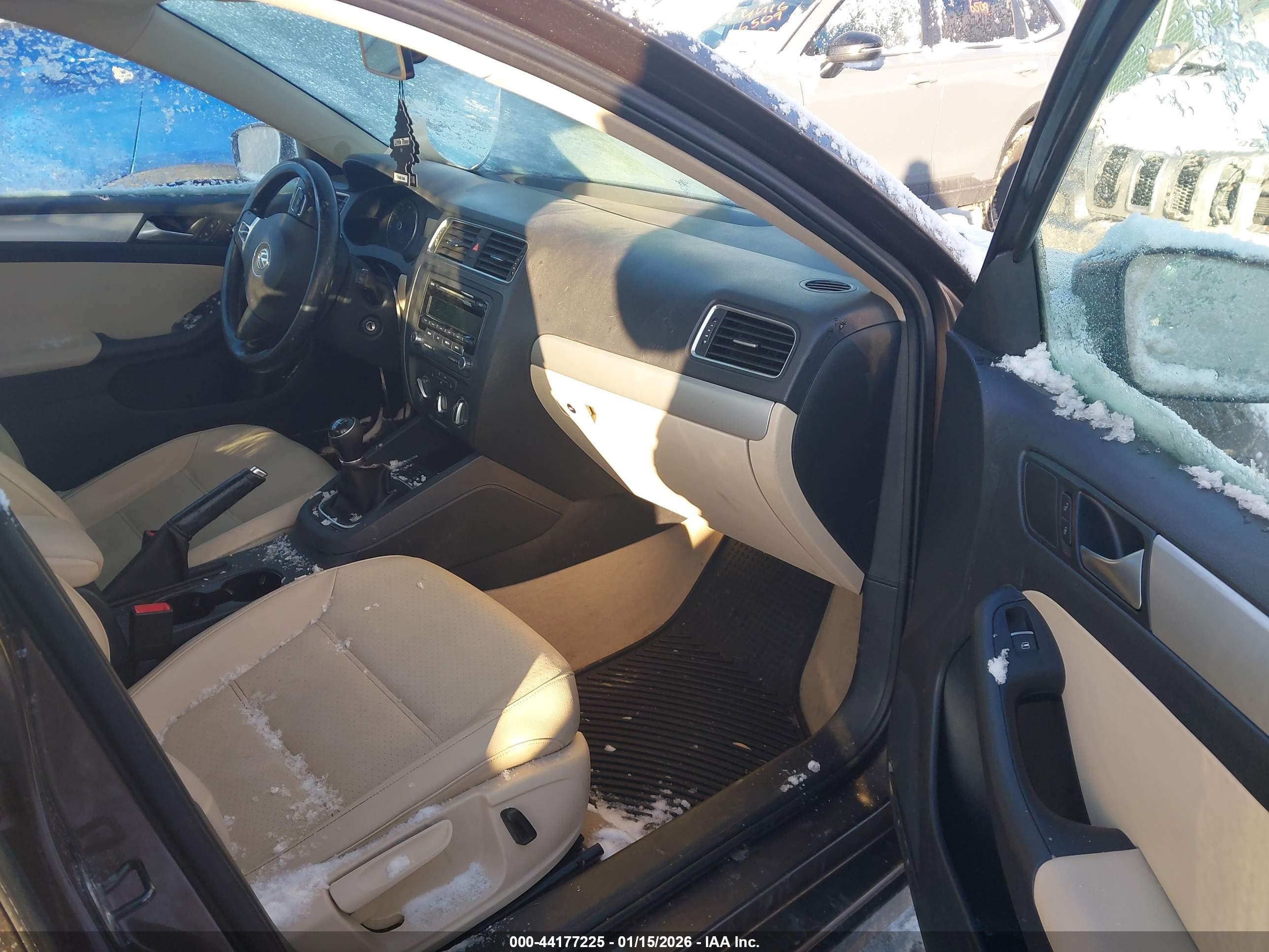 VOLKSWAGEN JETTA image 5