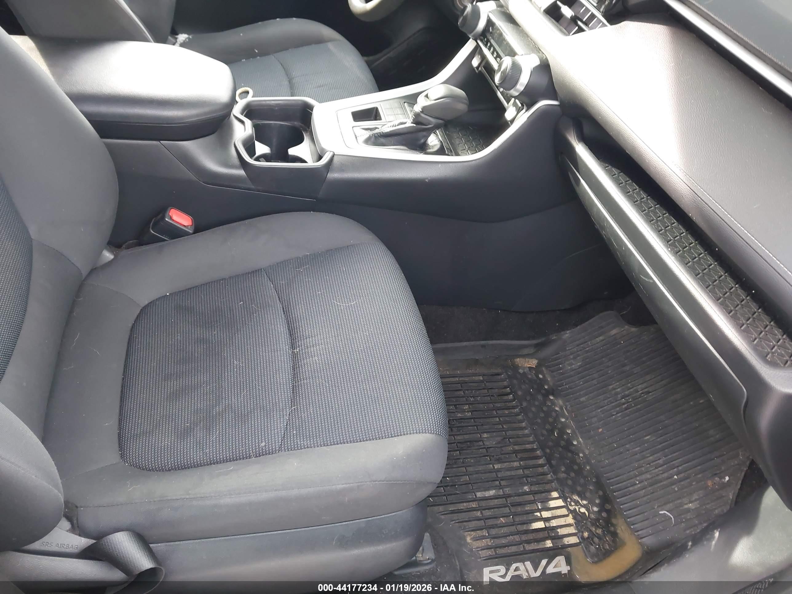 TOYOTA RAV4 image 5