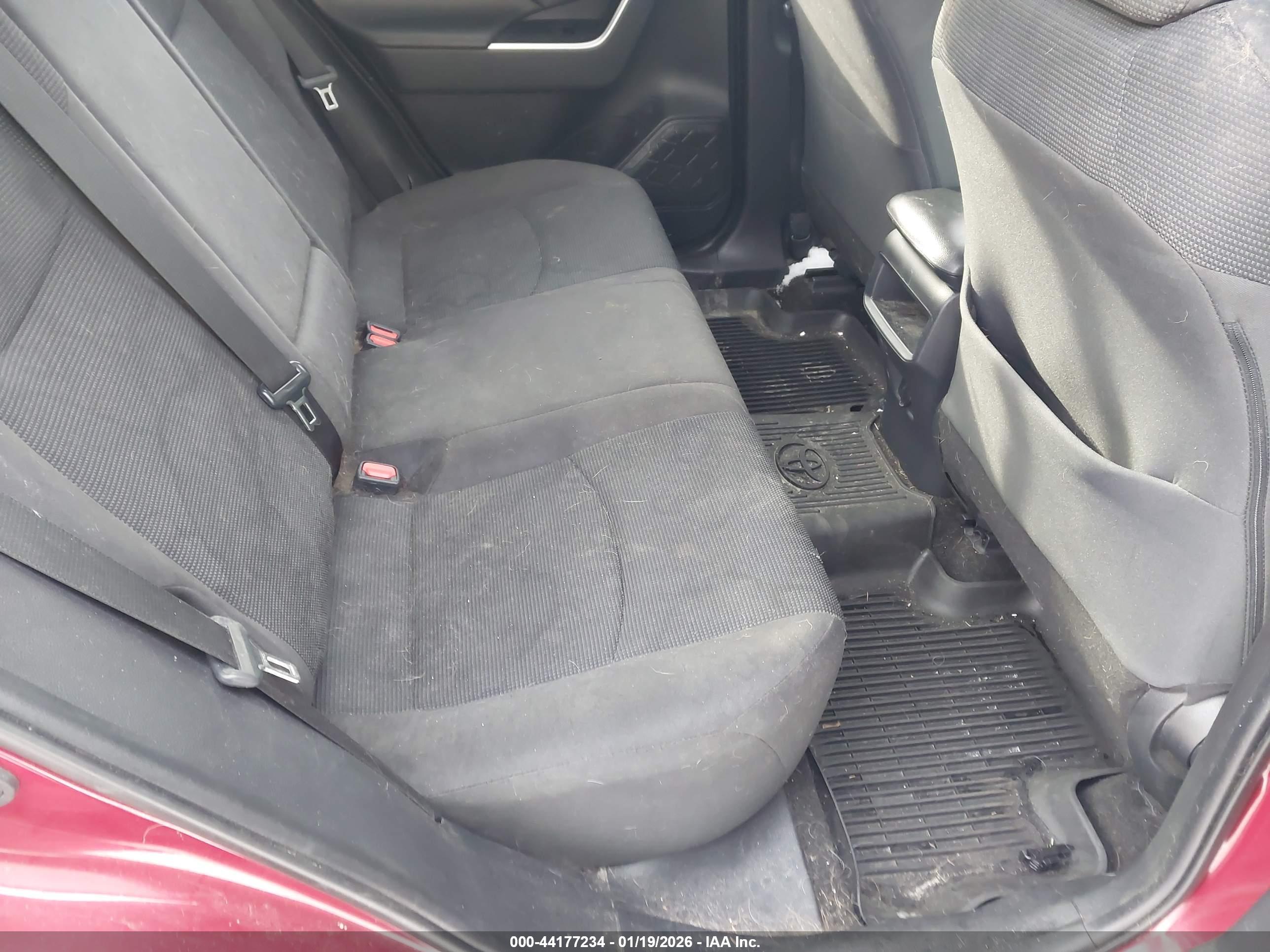 TOYOTA RAV4 image 8