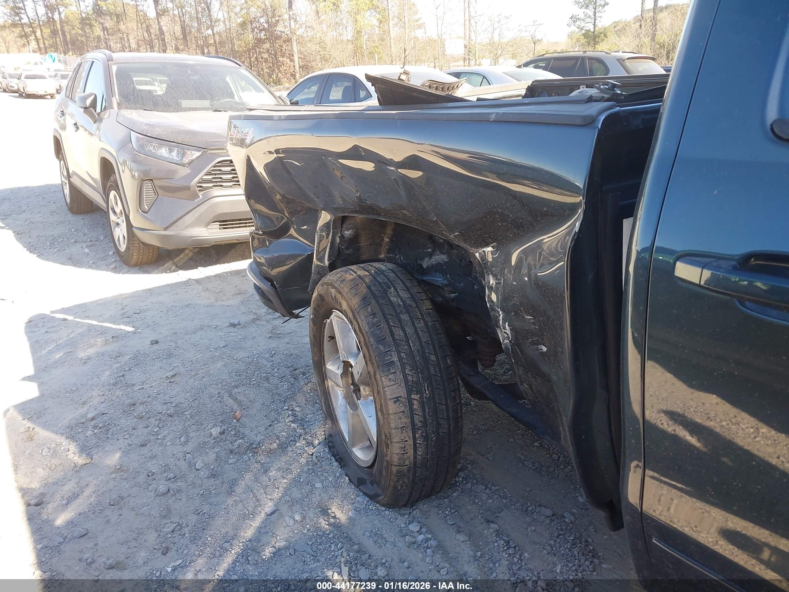 CHEVROLET SILVERADO image 6
