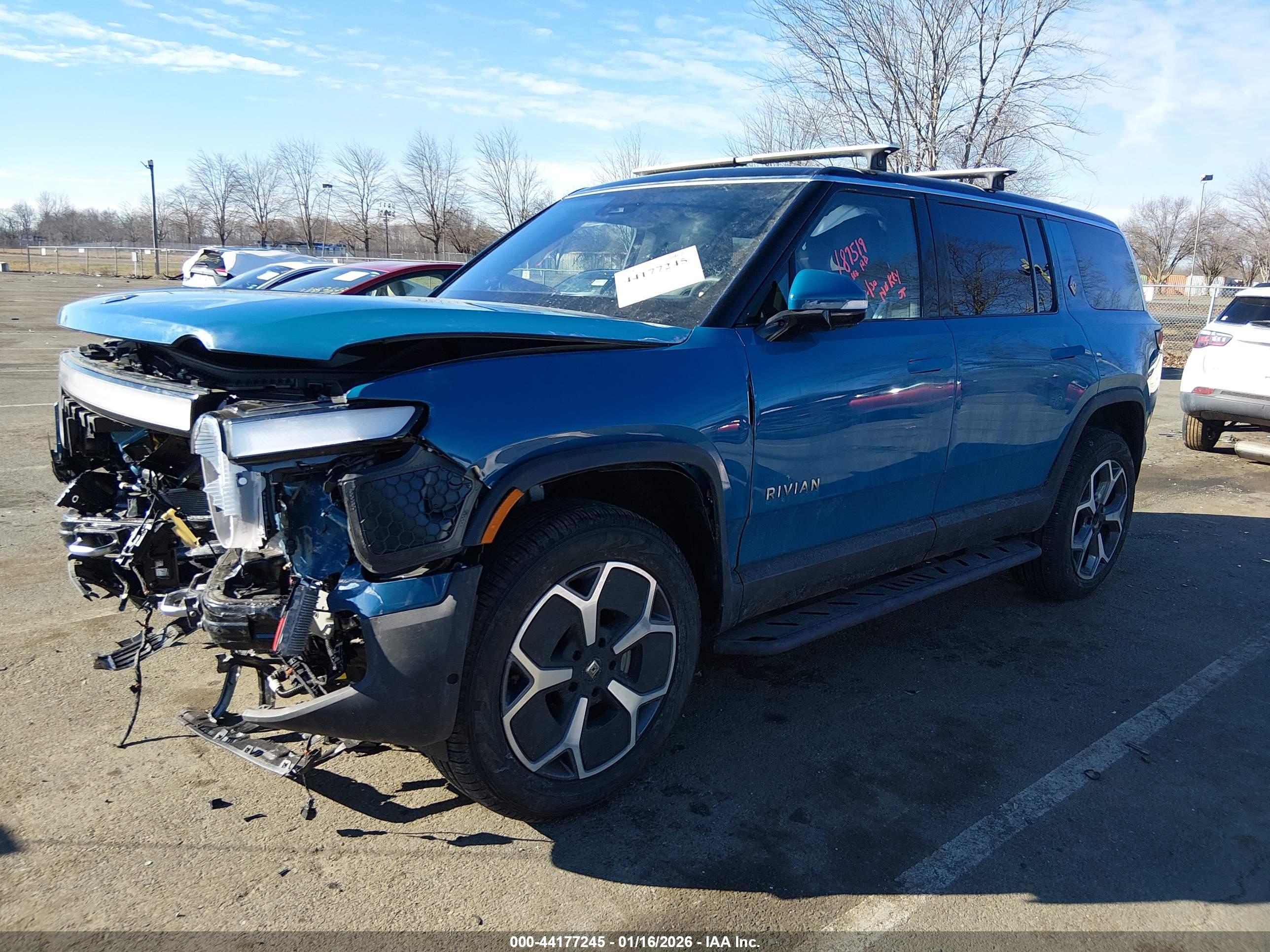 RIVIAN R1S image 2