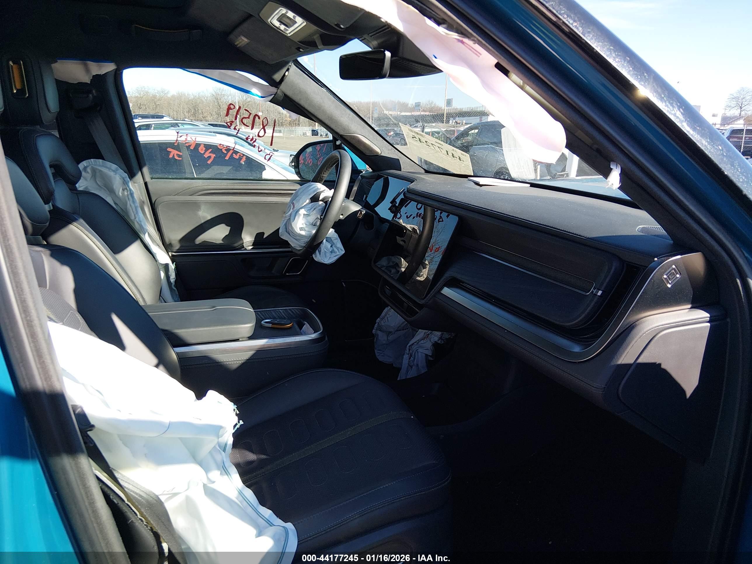 RIVIAN R1S image 5