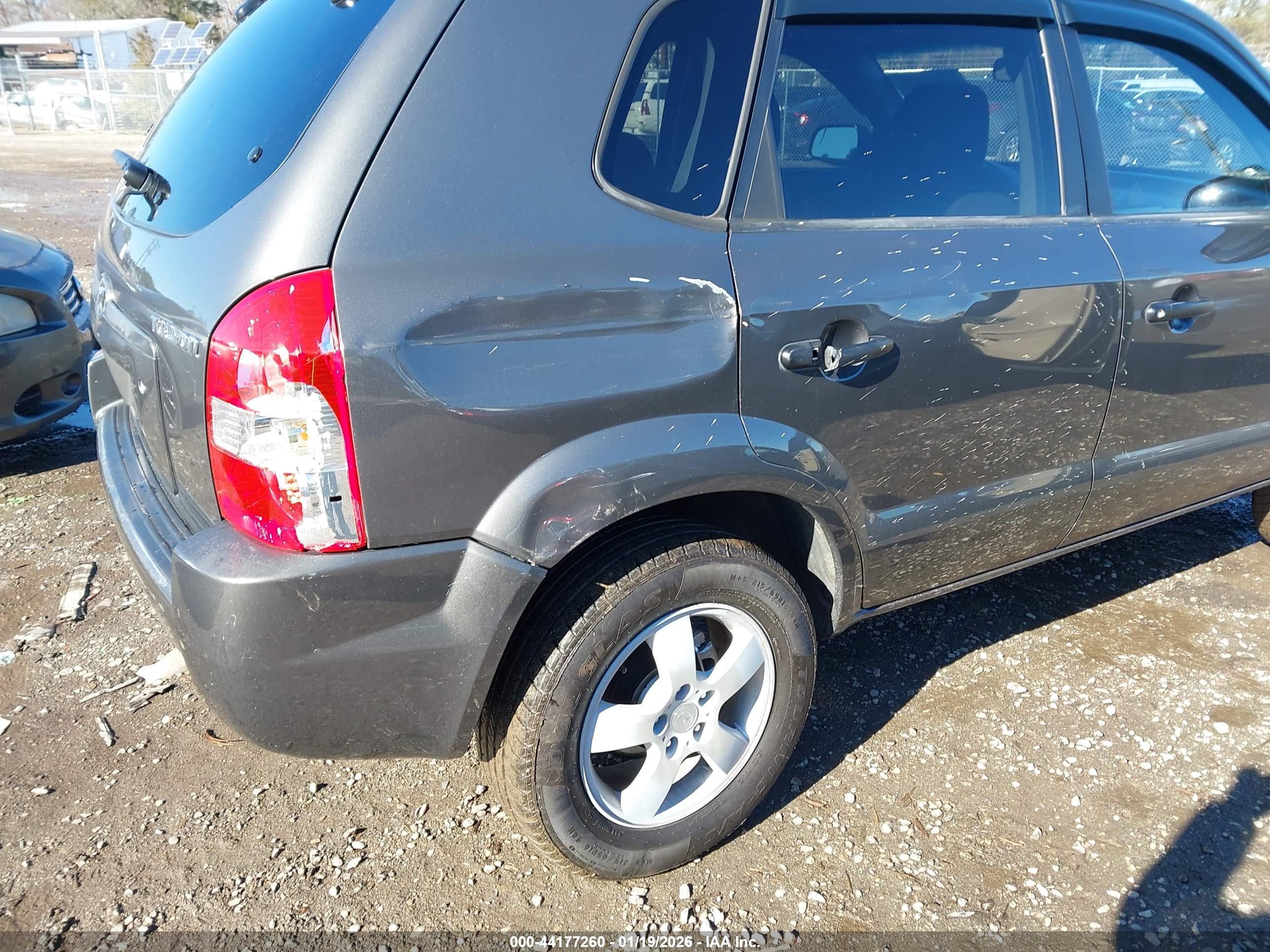 HYUNDAI TUCSON image 6
