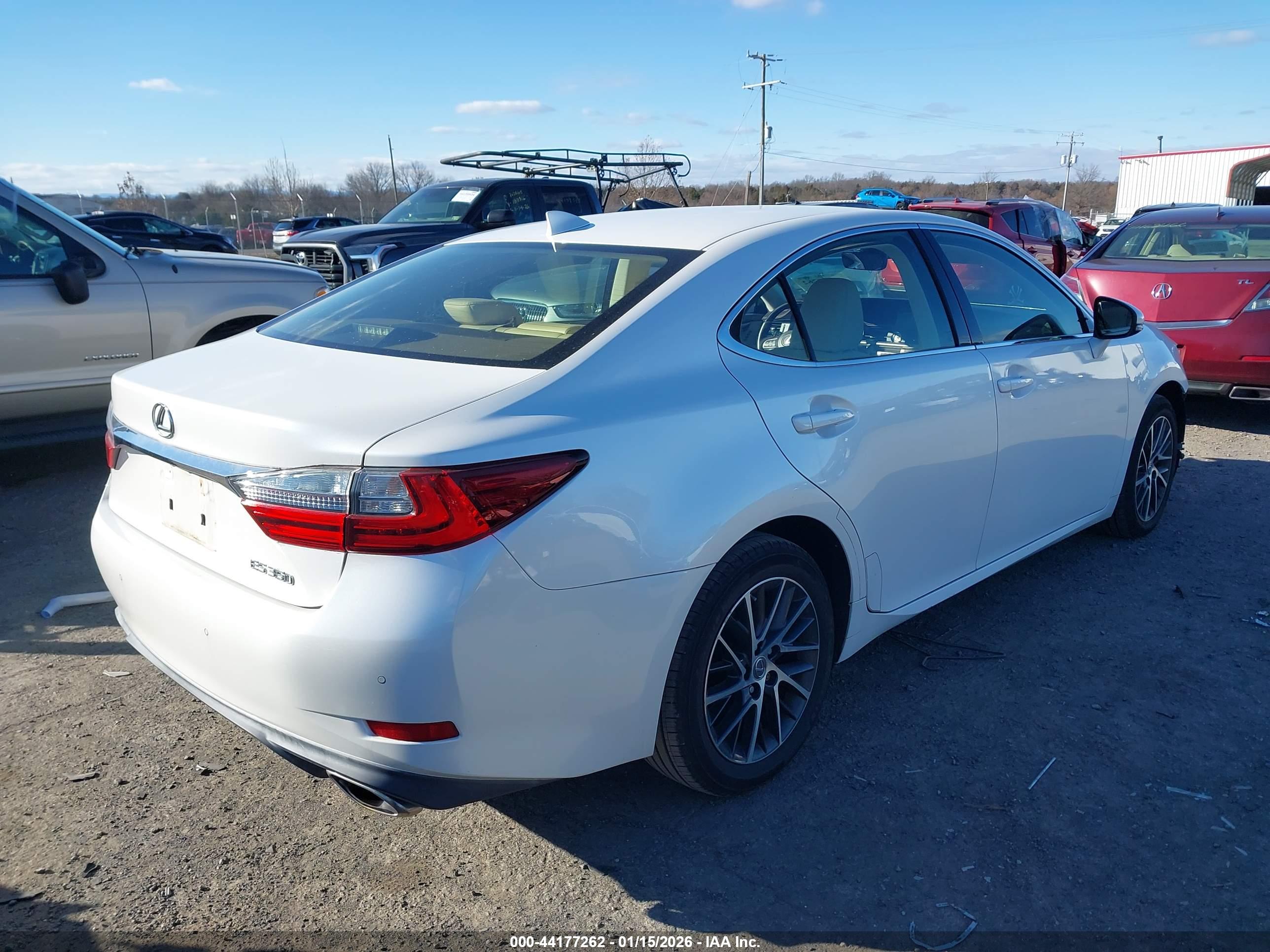 LEXUS ES image 4