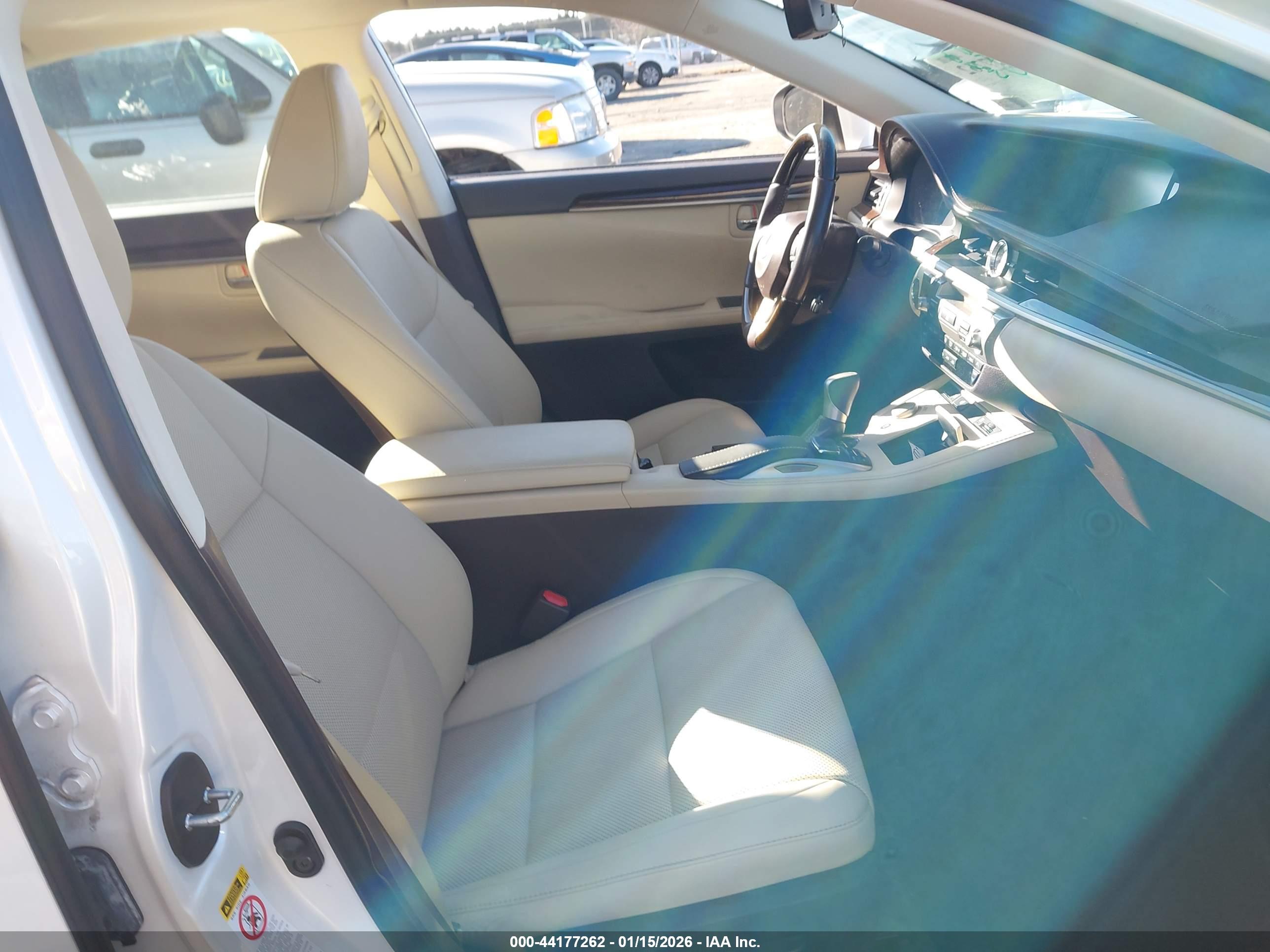 LEXUS ES image 5