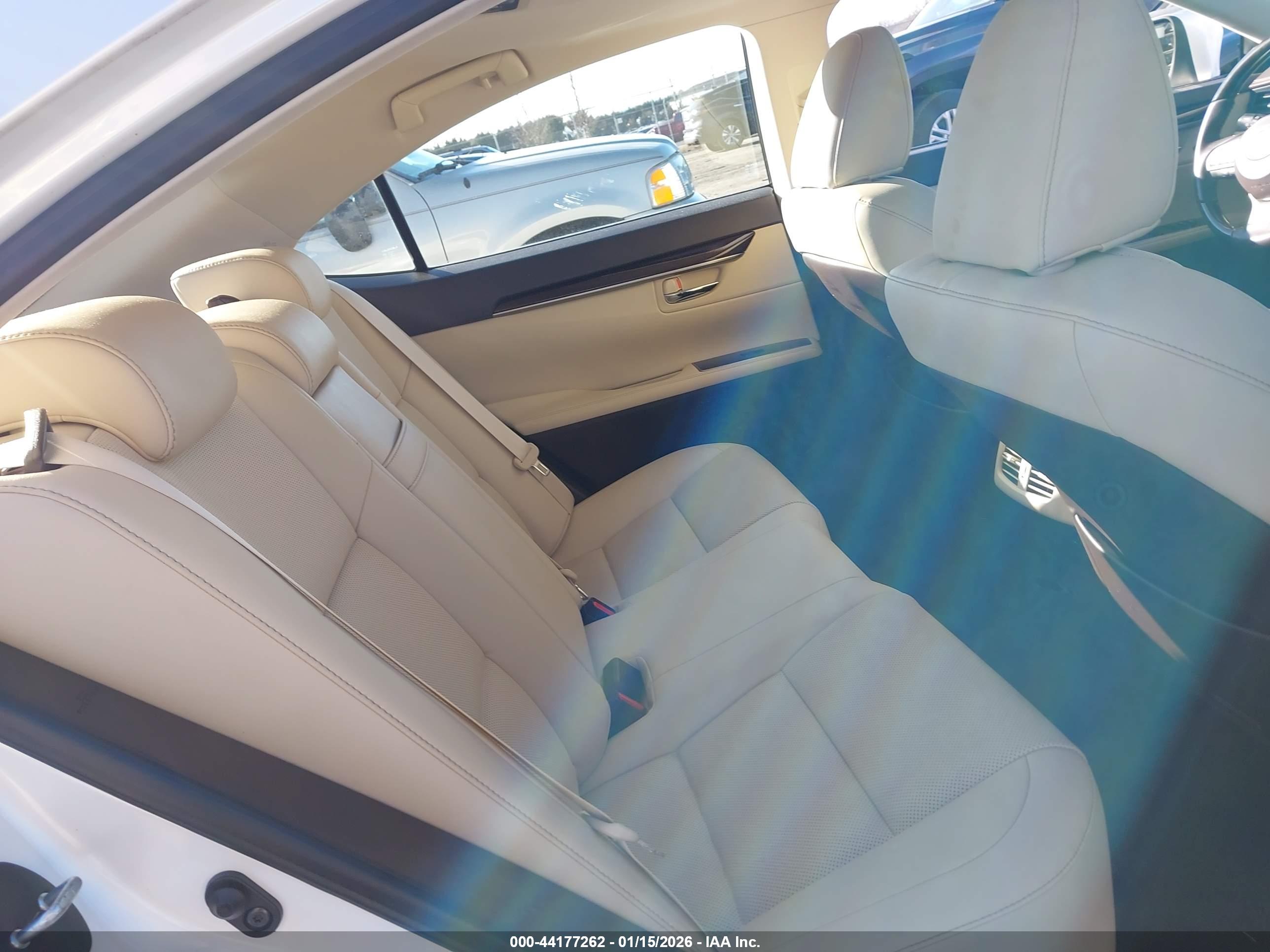 LEXUS ES image 8