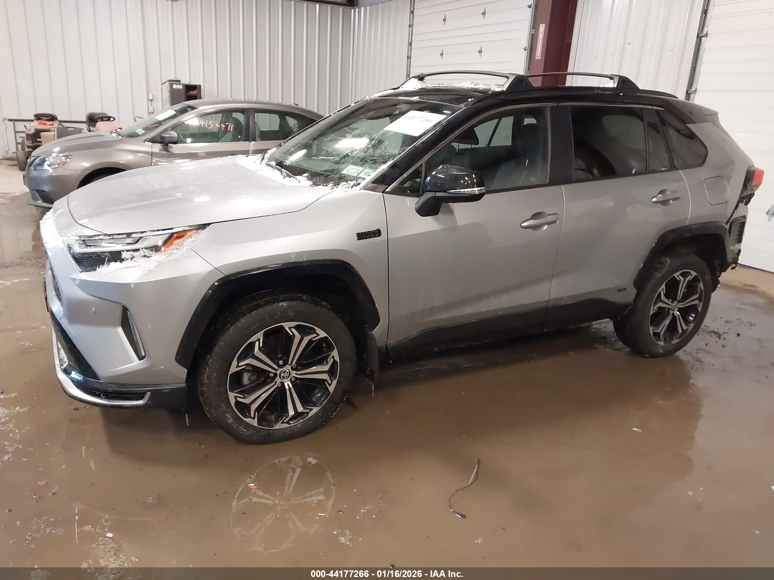 TOYOTA RAV4 image 2