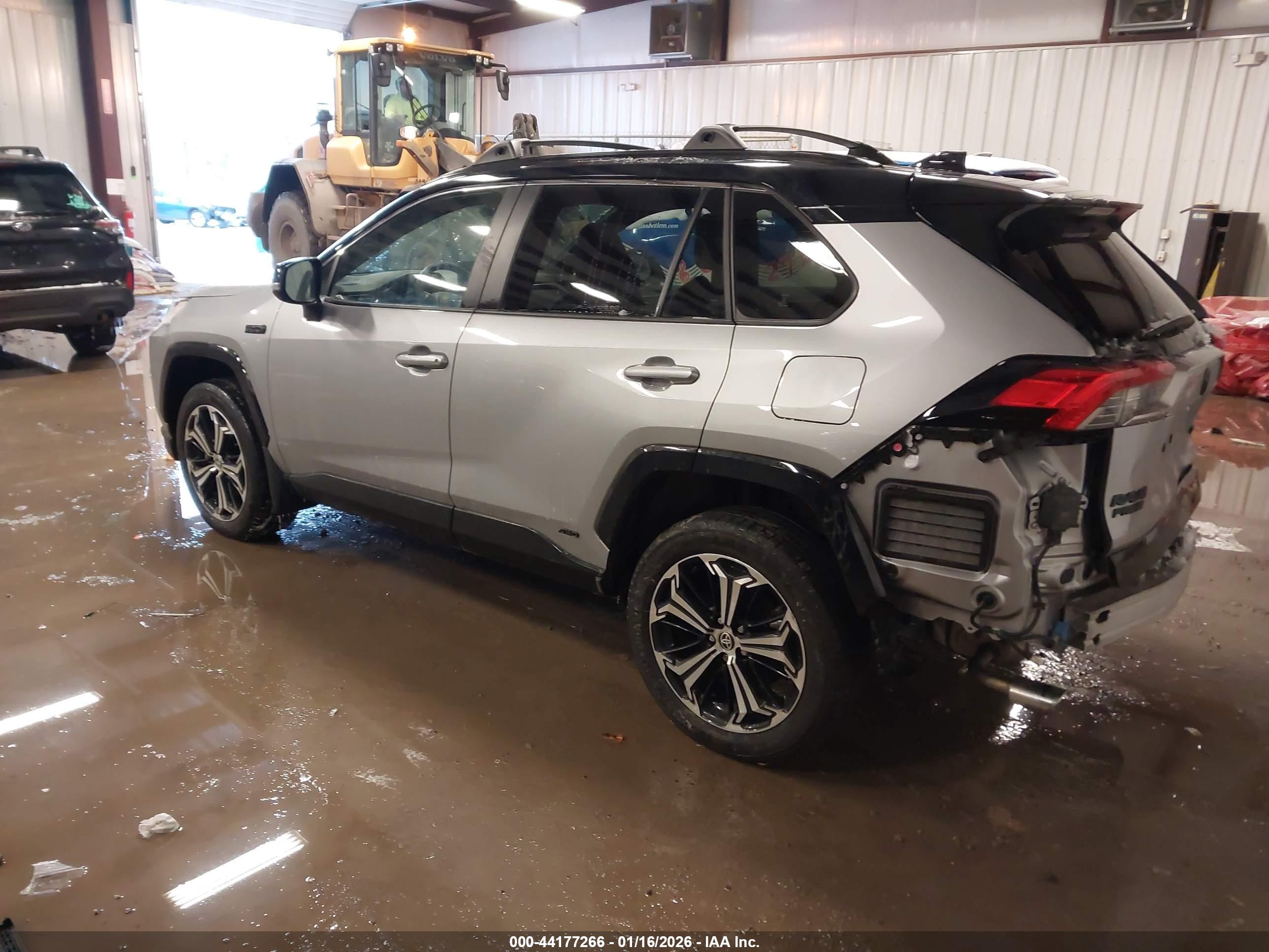 TOYOTA RAV4 image 3