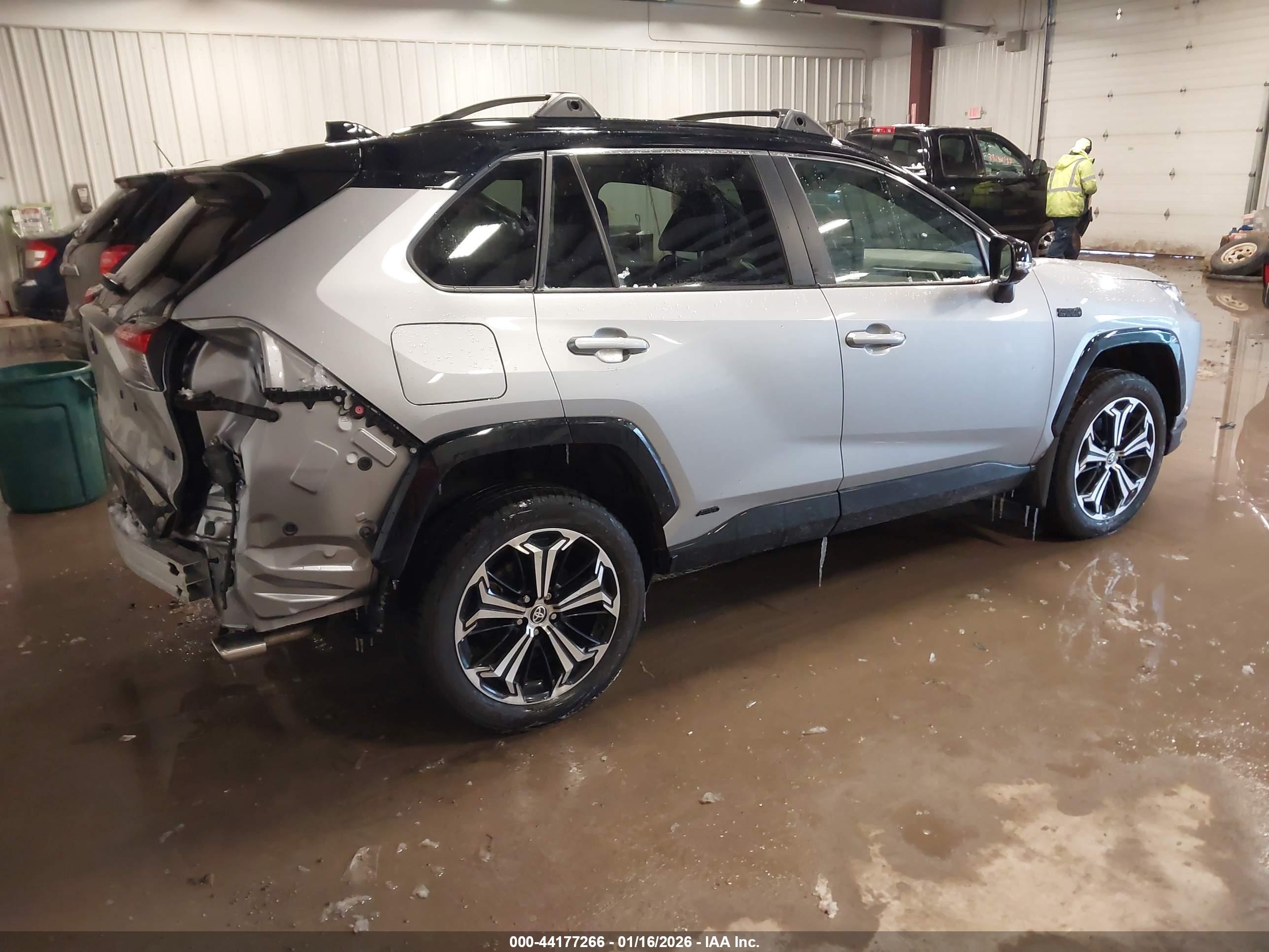 TOYOTA RAV4 image 4