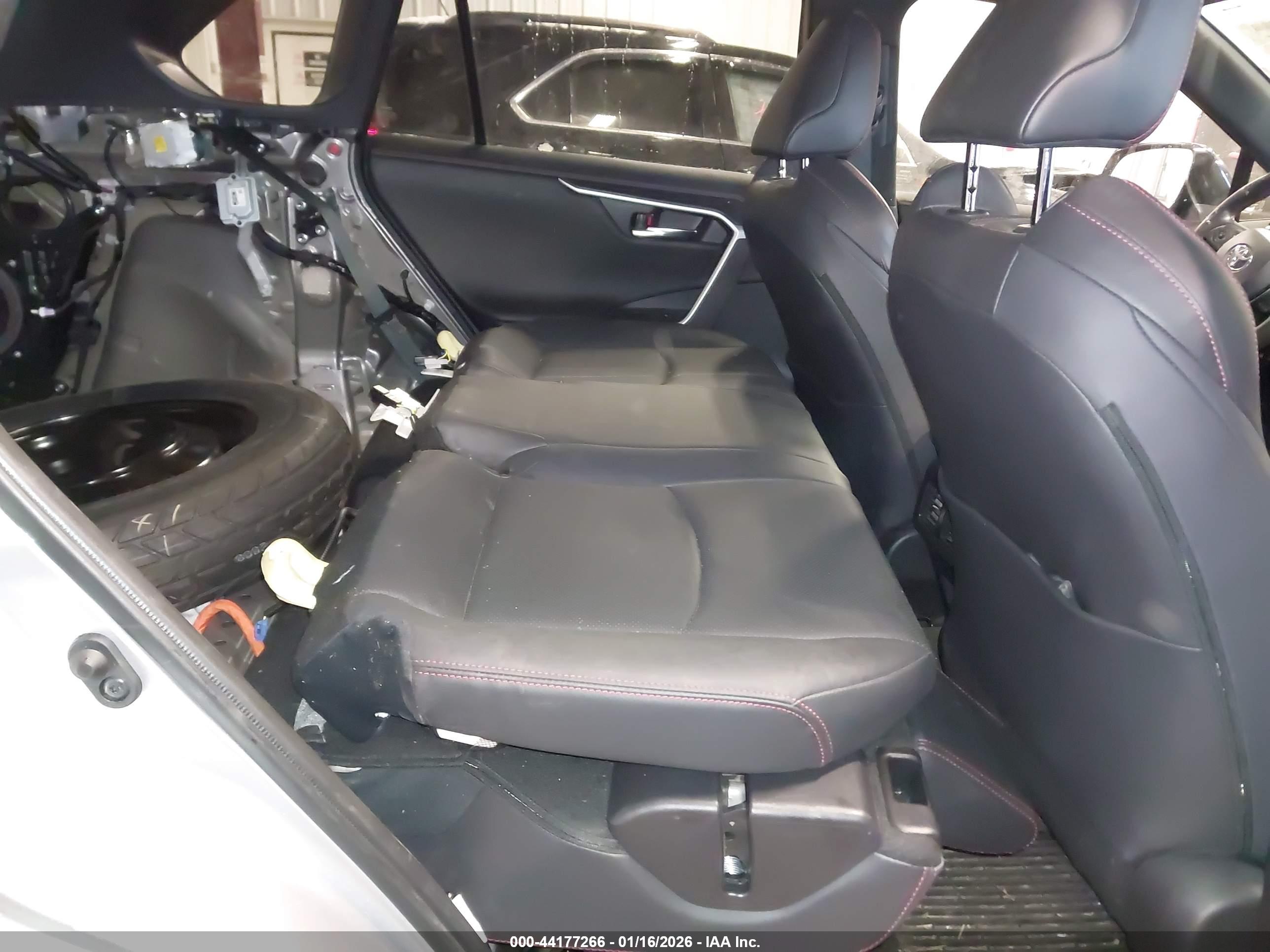 TOYOTA RAV4 image 8