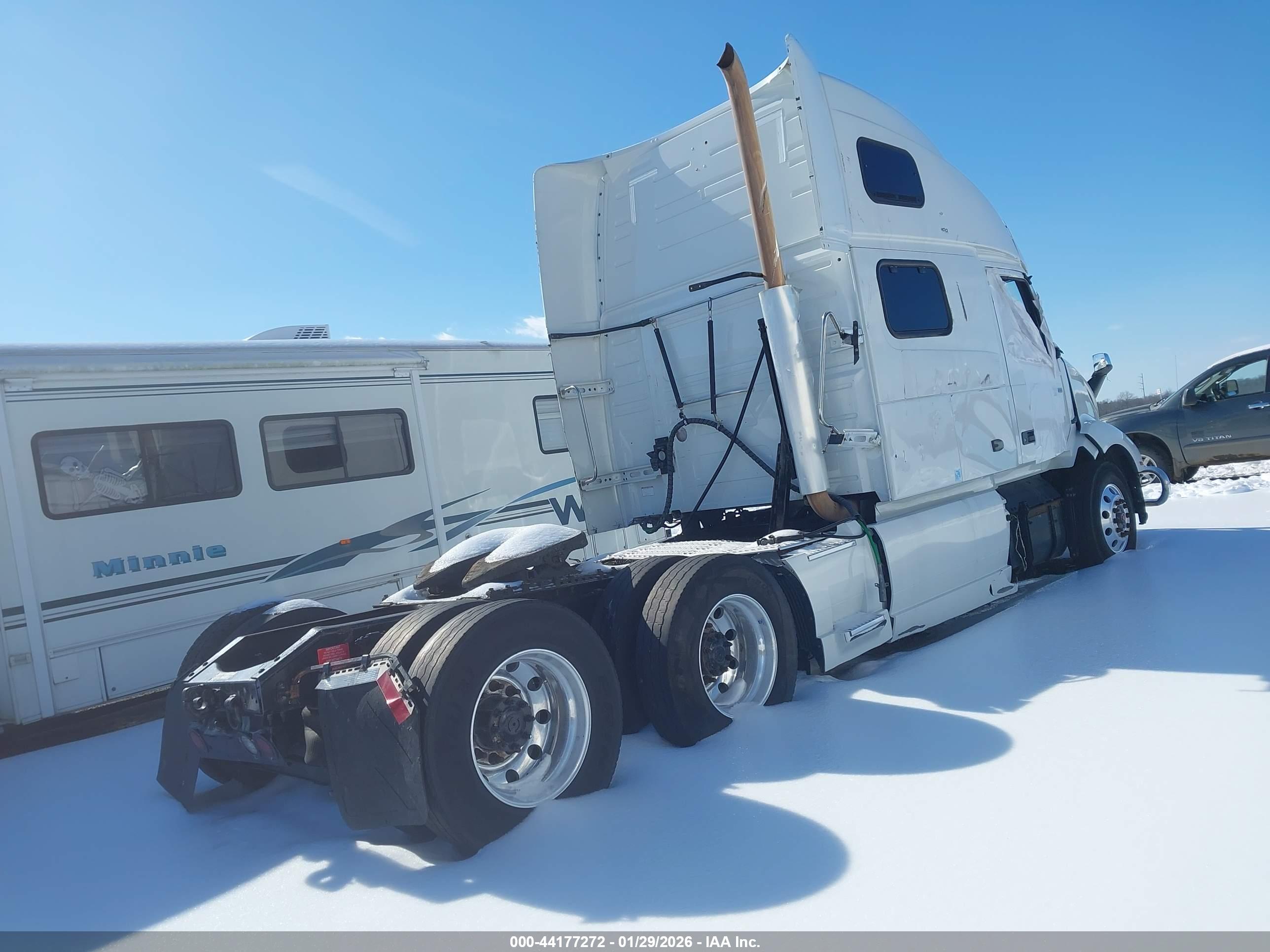 VOLVO VNL image 4