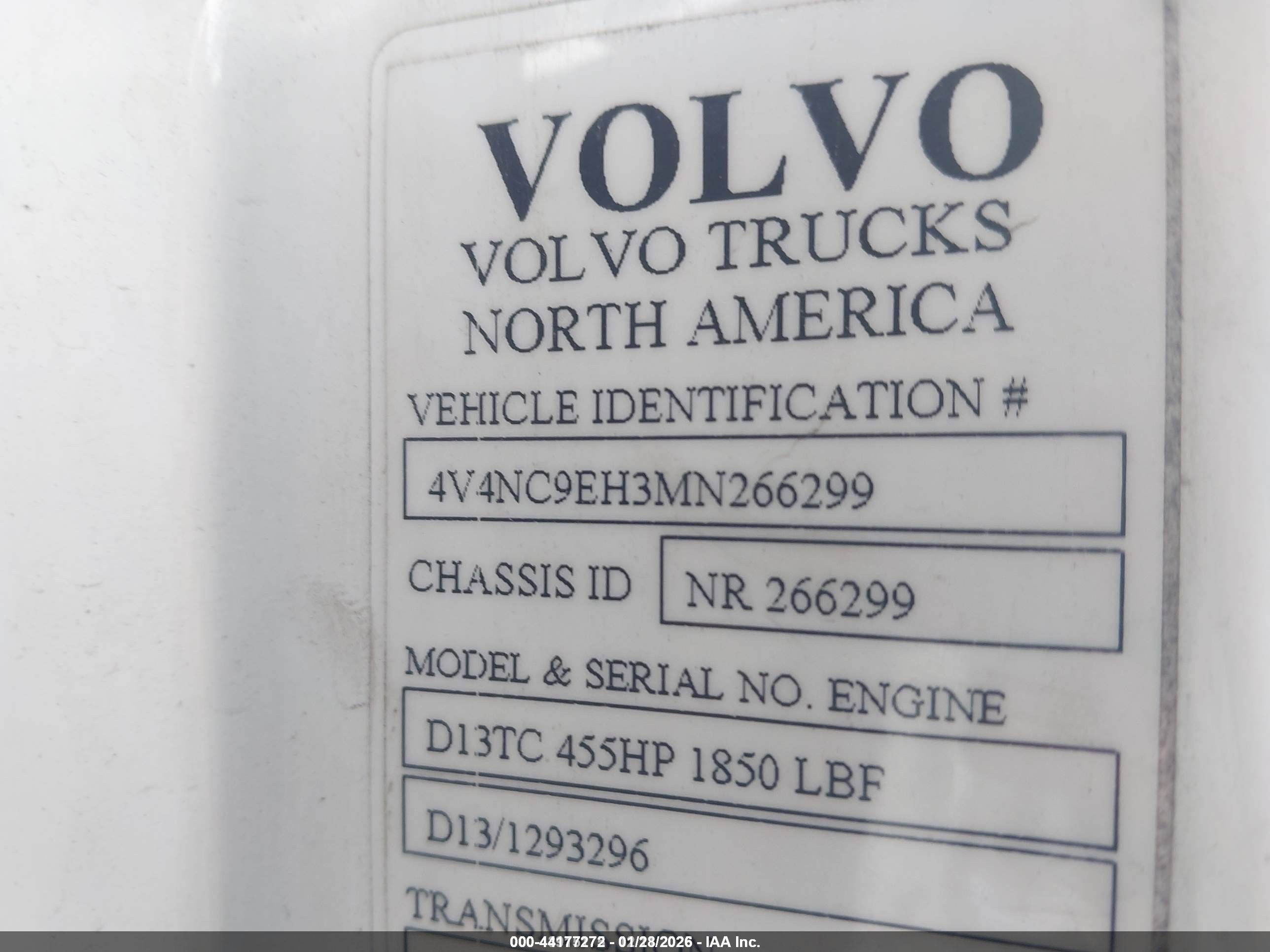 VOLVO VNL image 9