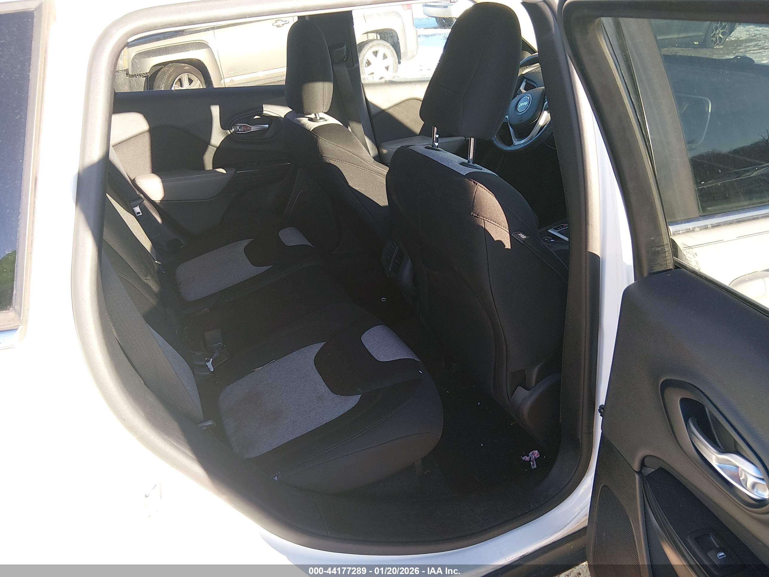 JEEP CHEROKEE image 8