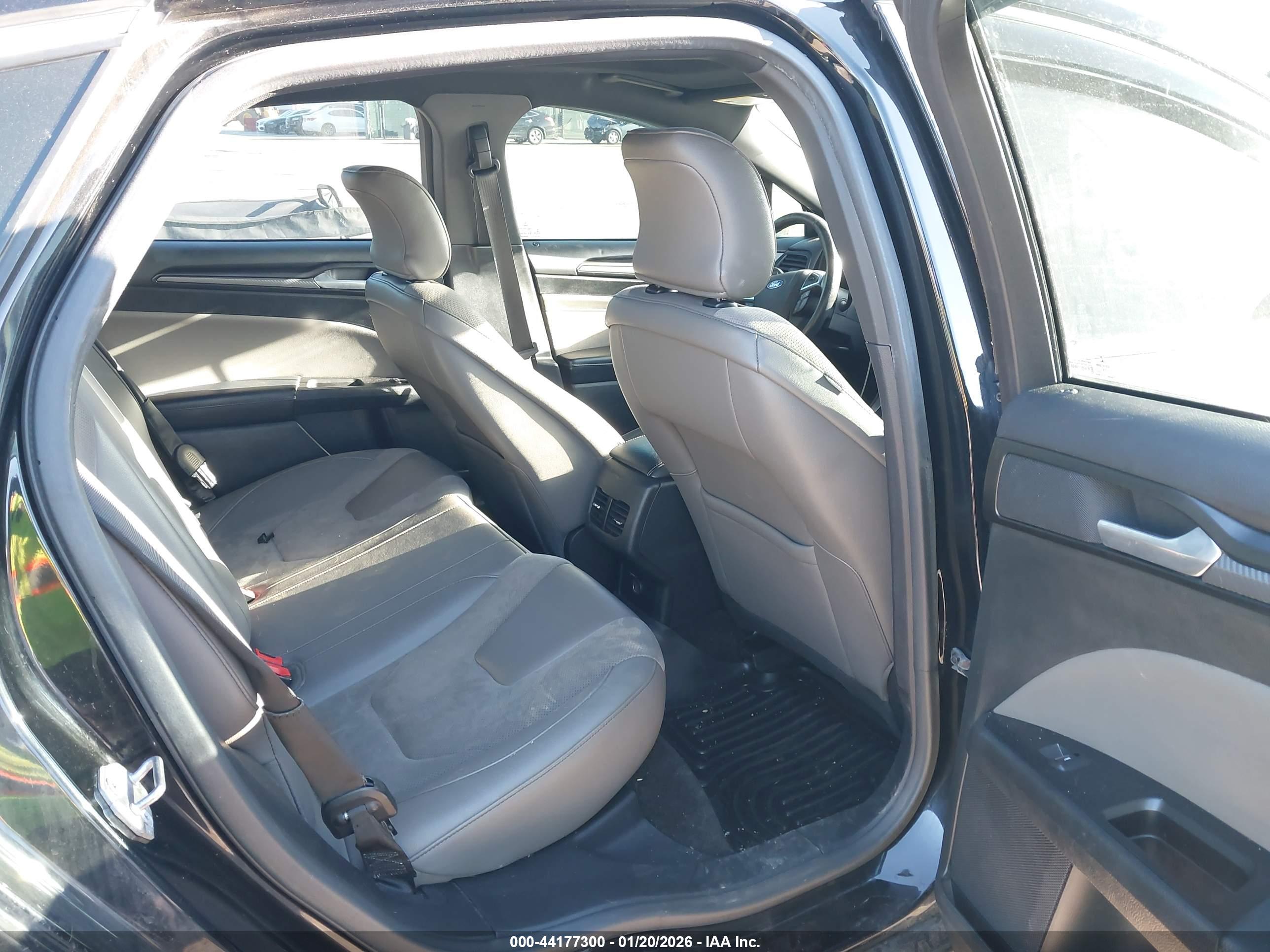 FORD FUSION image 8