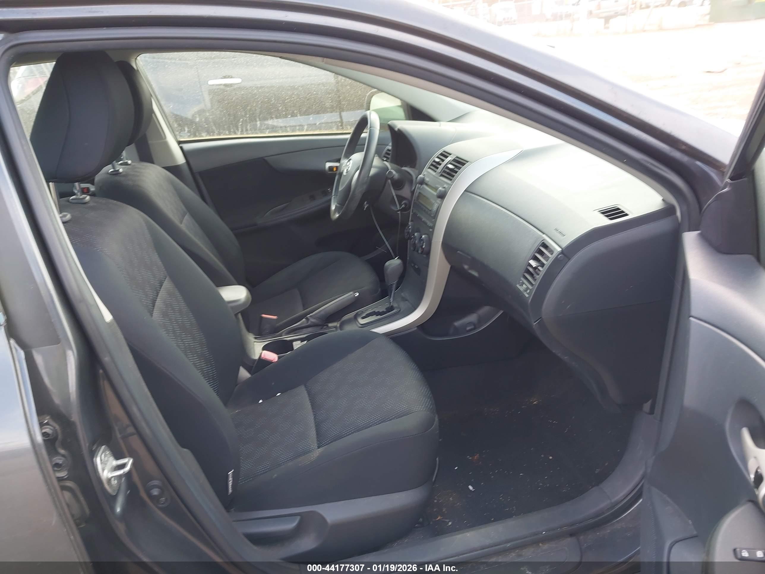 TOYOTA COROLLA image 5