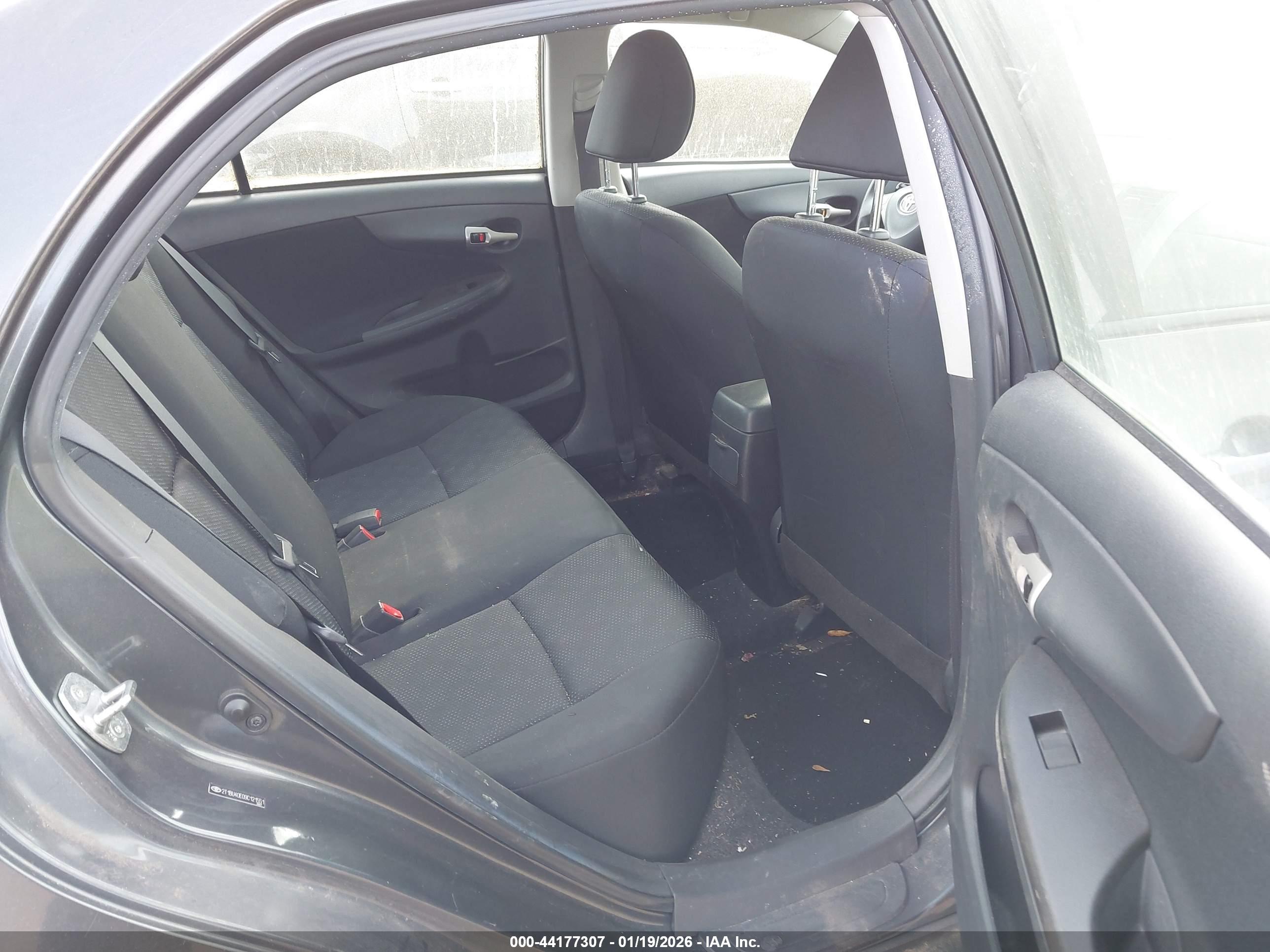 TOYOTA COROLLA image 8