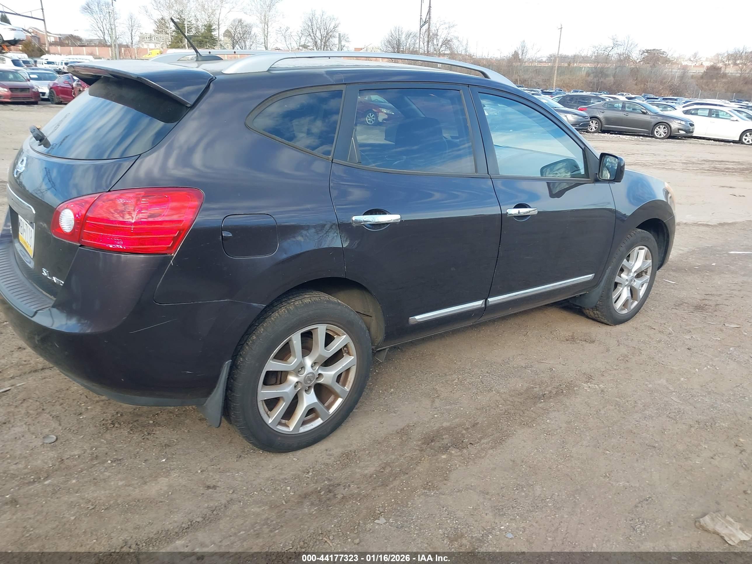 NISSAN ROGUE image 4