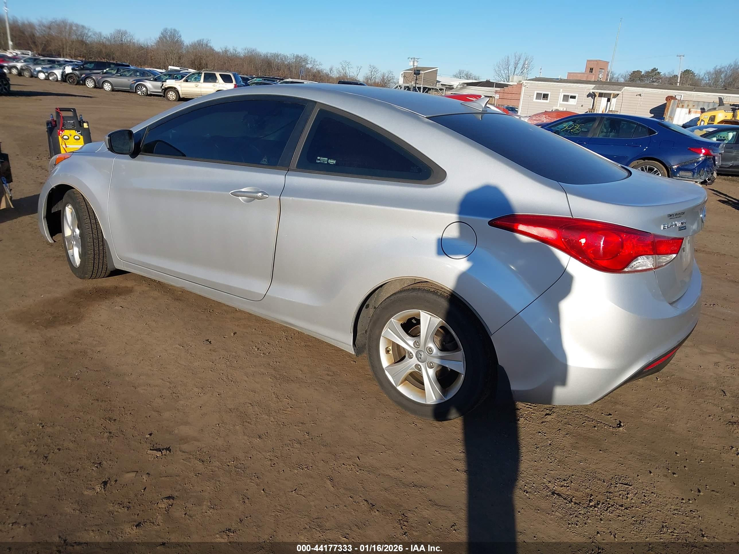 HYUNDAI ELANTRA image 3