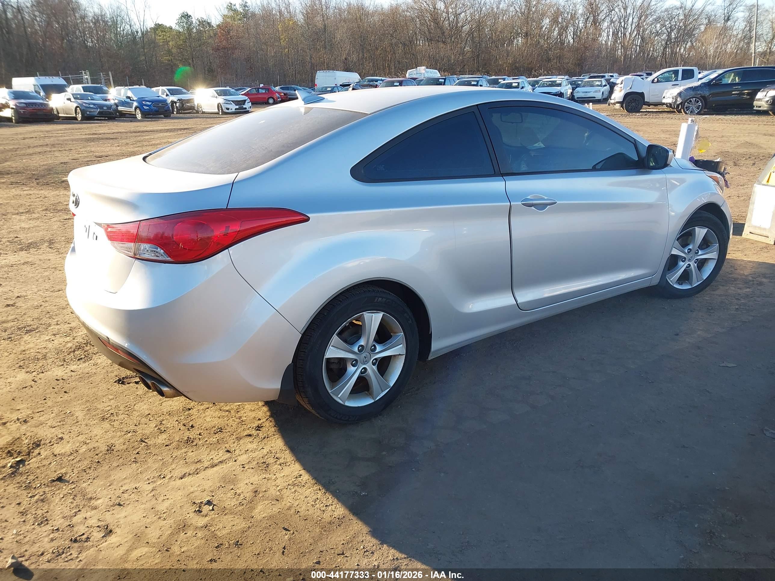HYUNDAI ELANTRA image 4