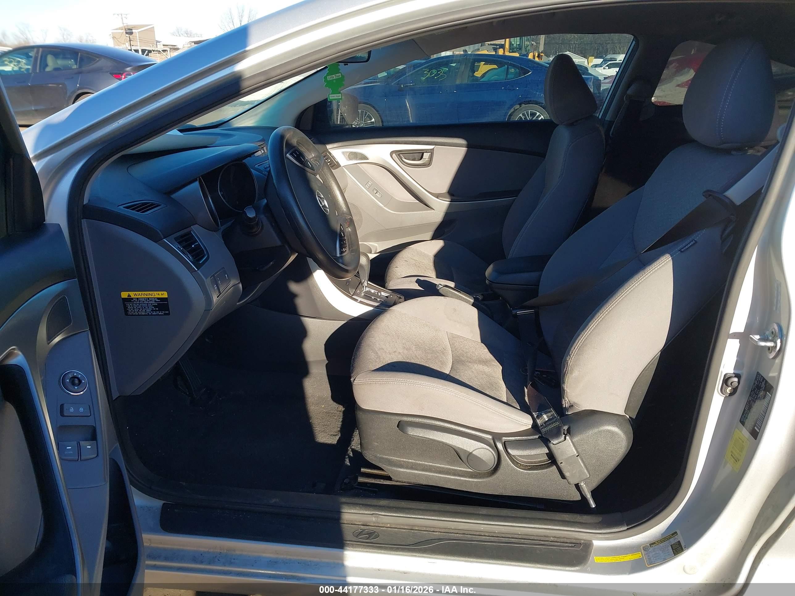 HYUNDAI ELANTRA image 5