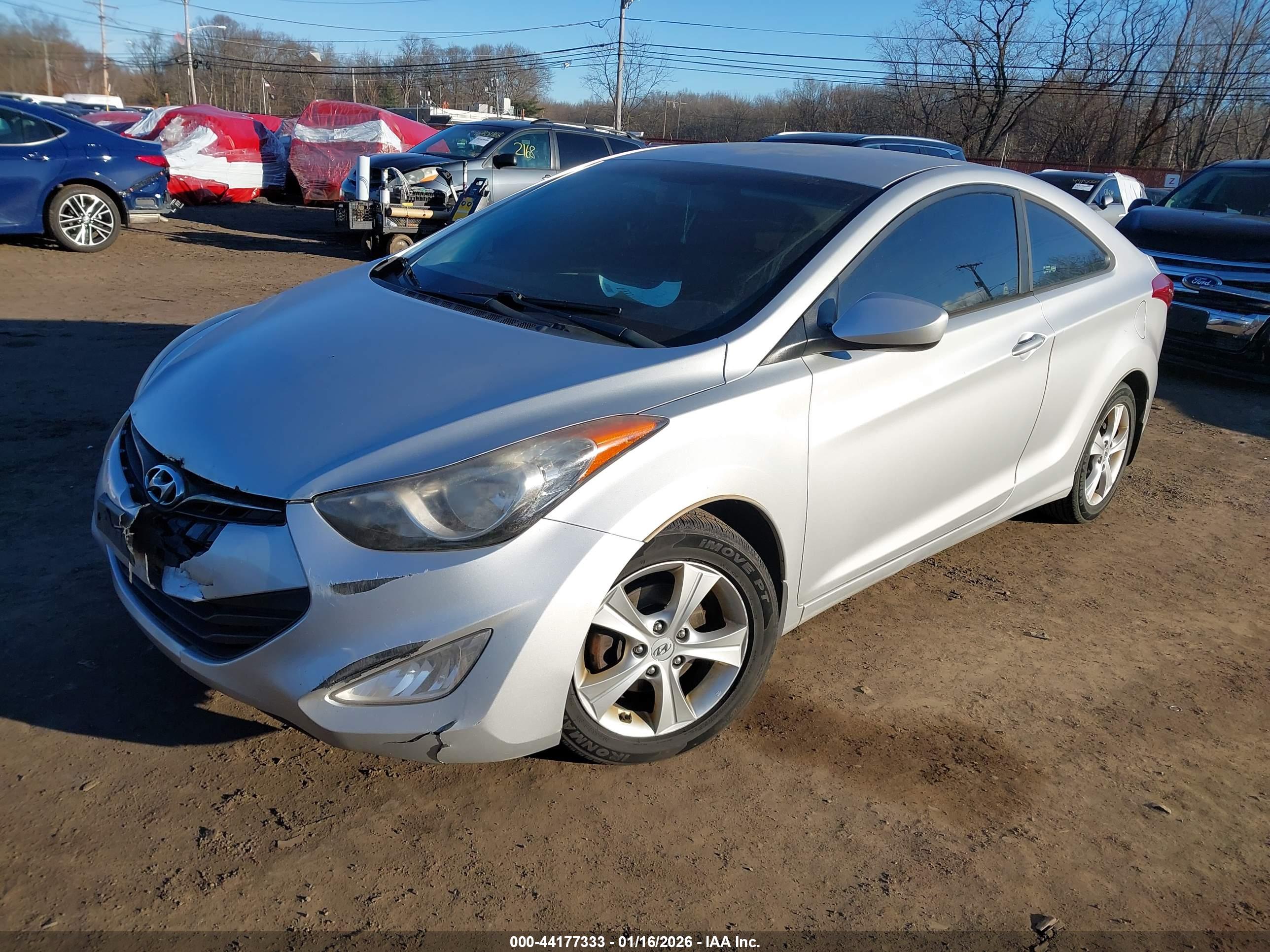 HYUNDAI ELANTRA image 6