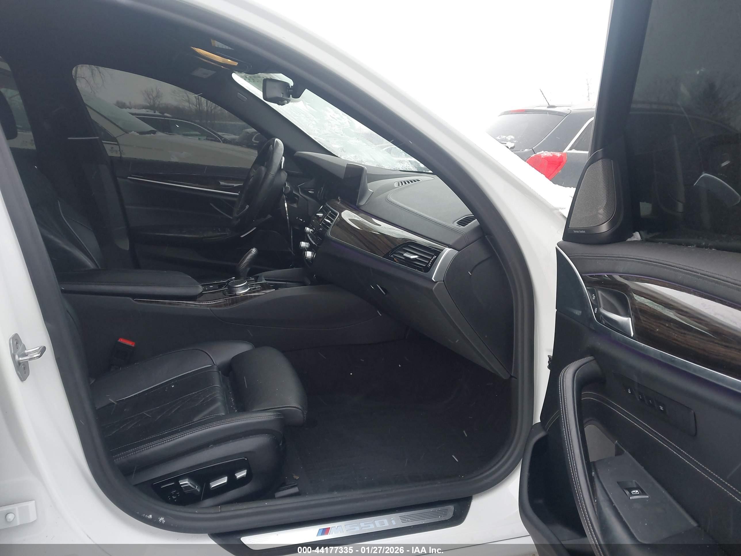 BMW M550I image 5