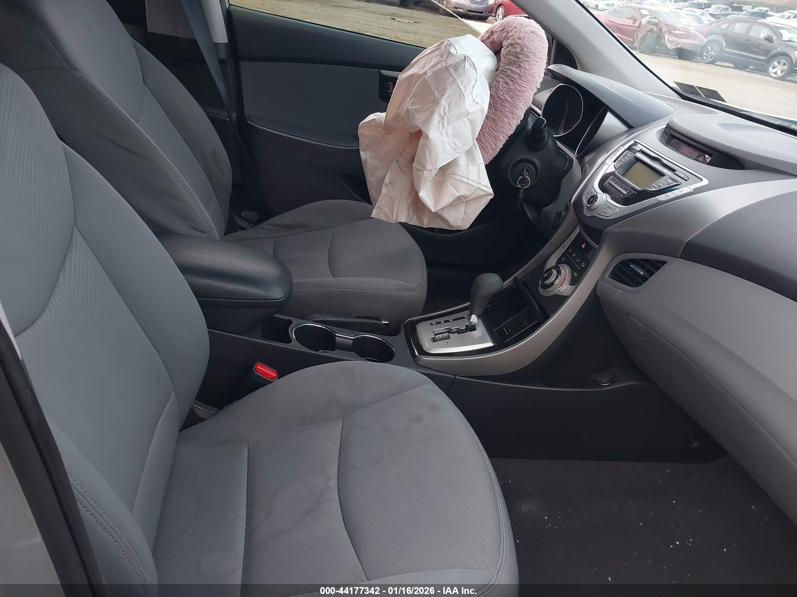 HYUNDAI ELANTRA image 5