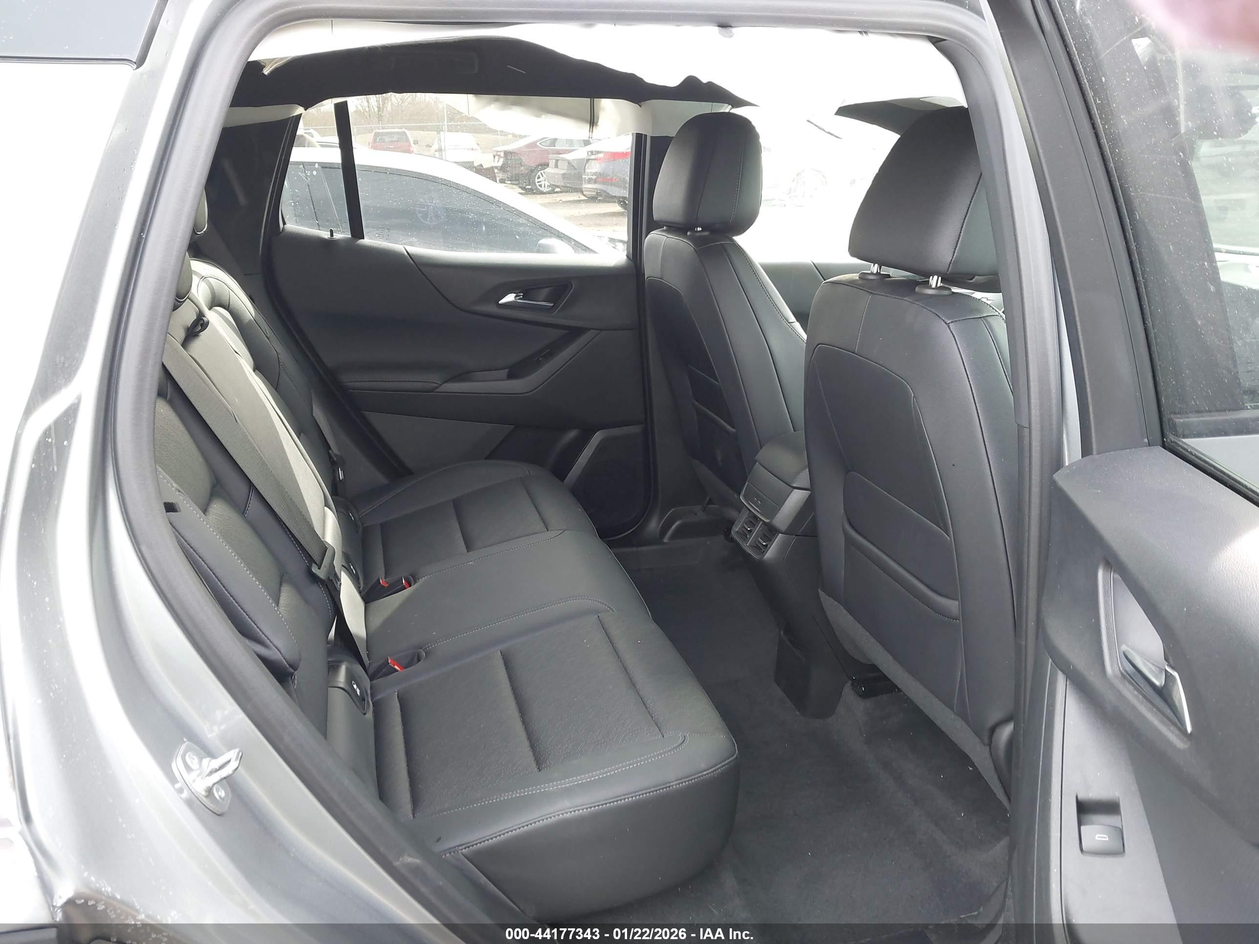 CHEVROLET EQUINOX image 8