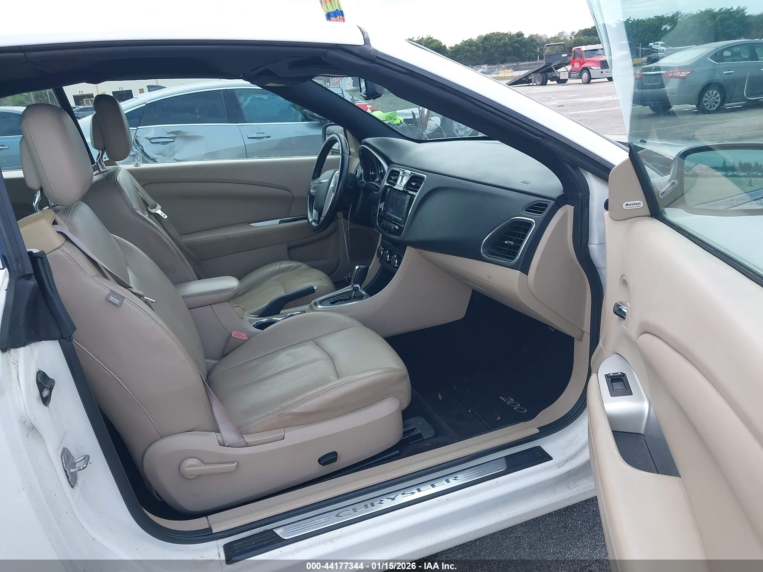 CHRYSLER 200 image 5