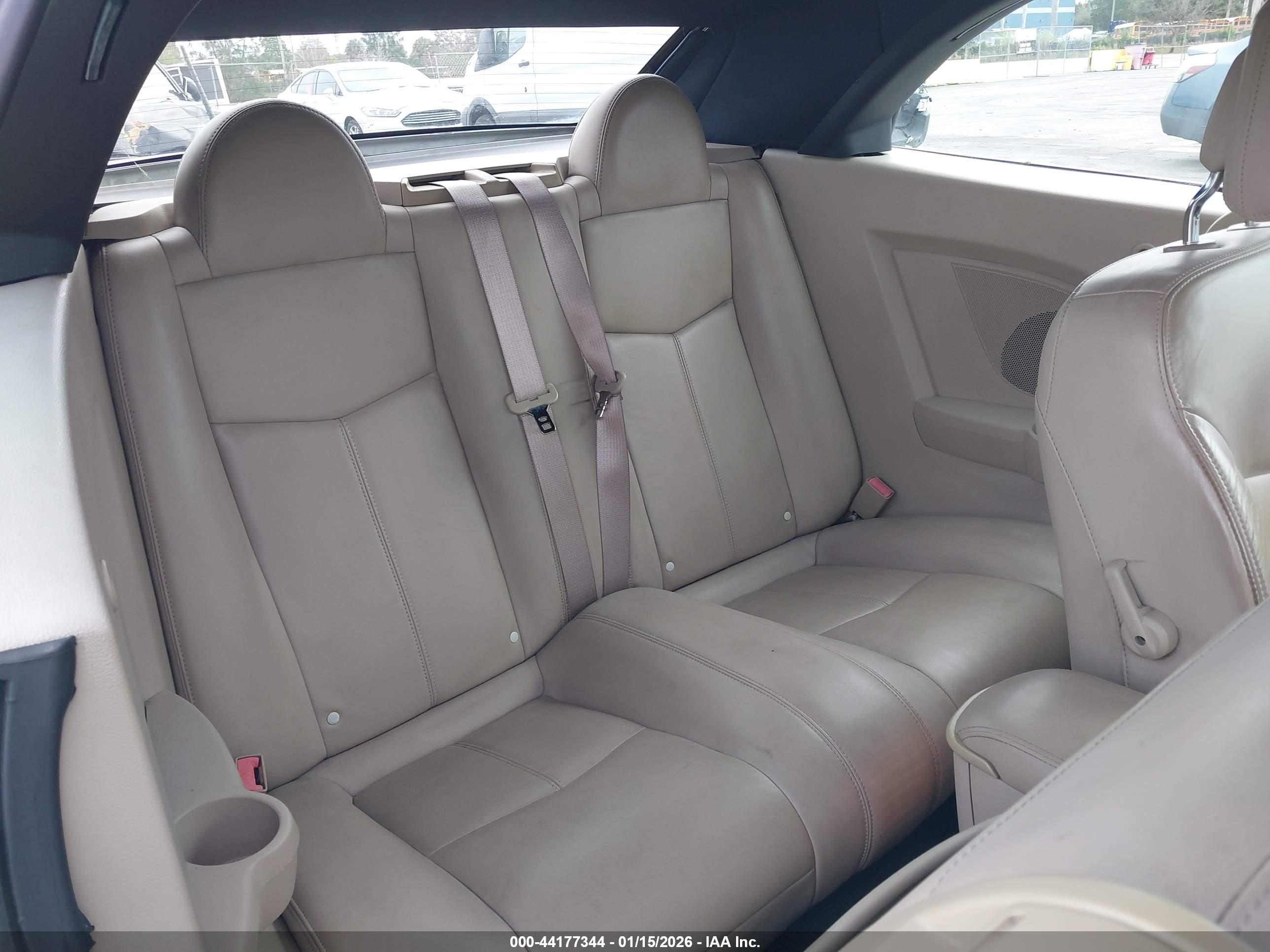 CHRYSLER 200 image 8