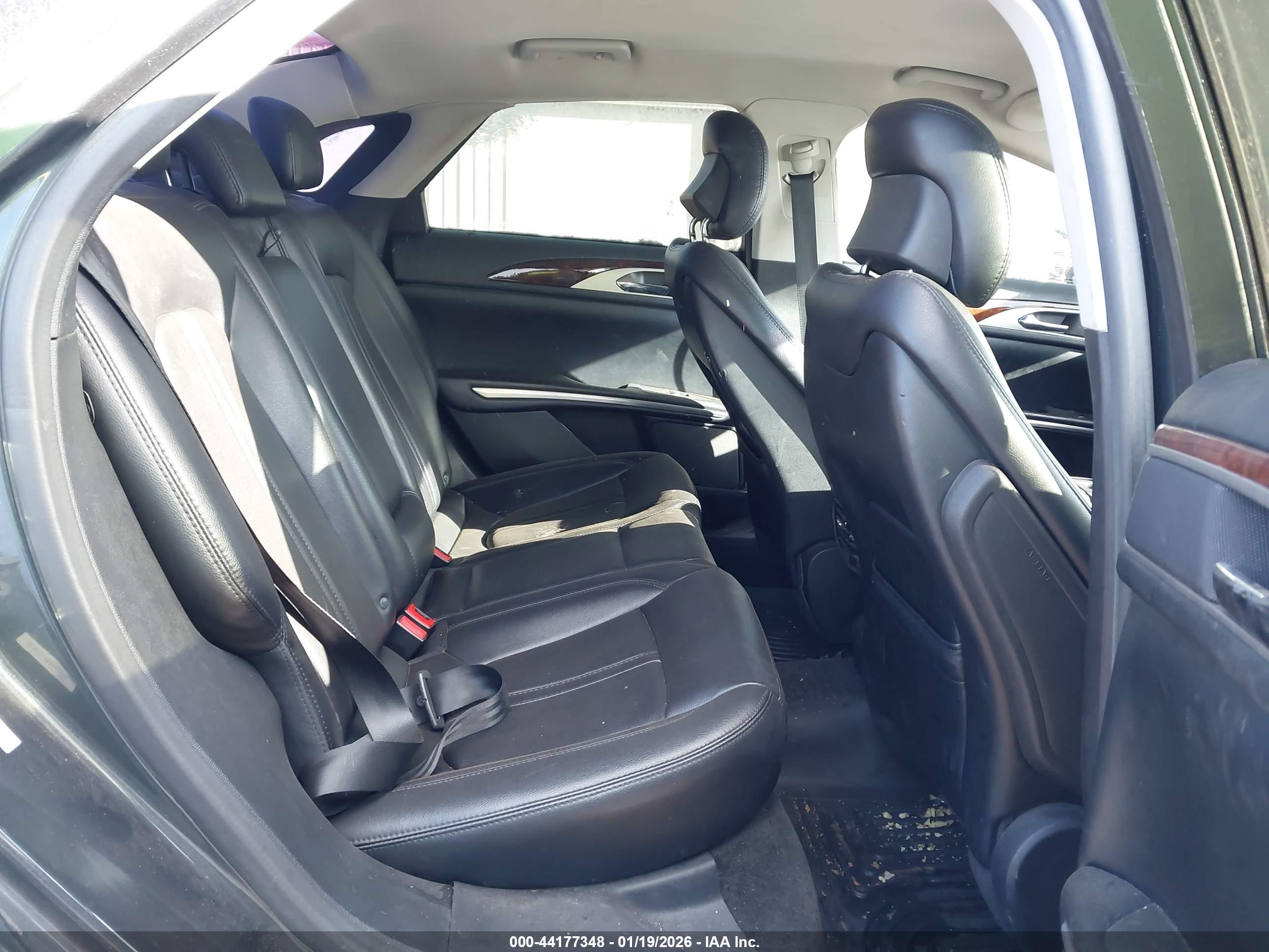 LINCOLN MKZ image 8