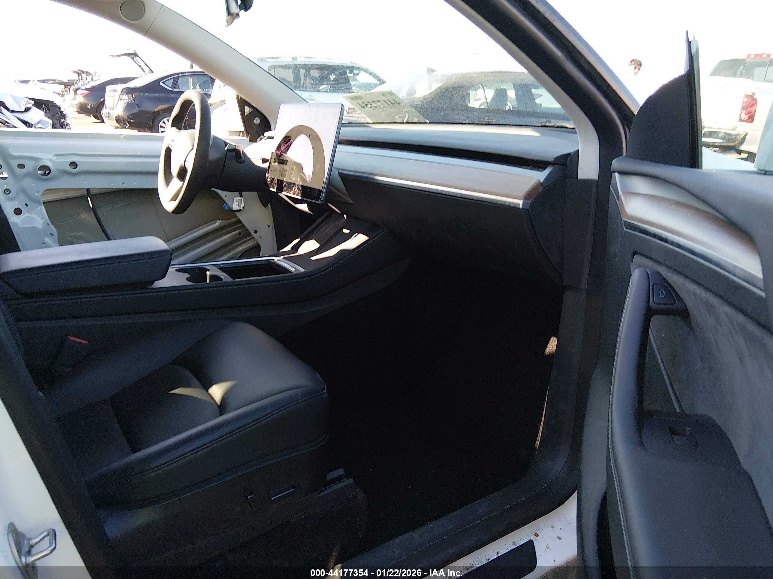 TESLA MODEL image 5