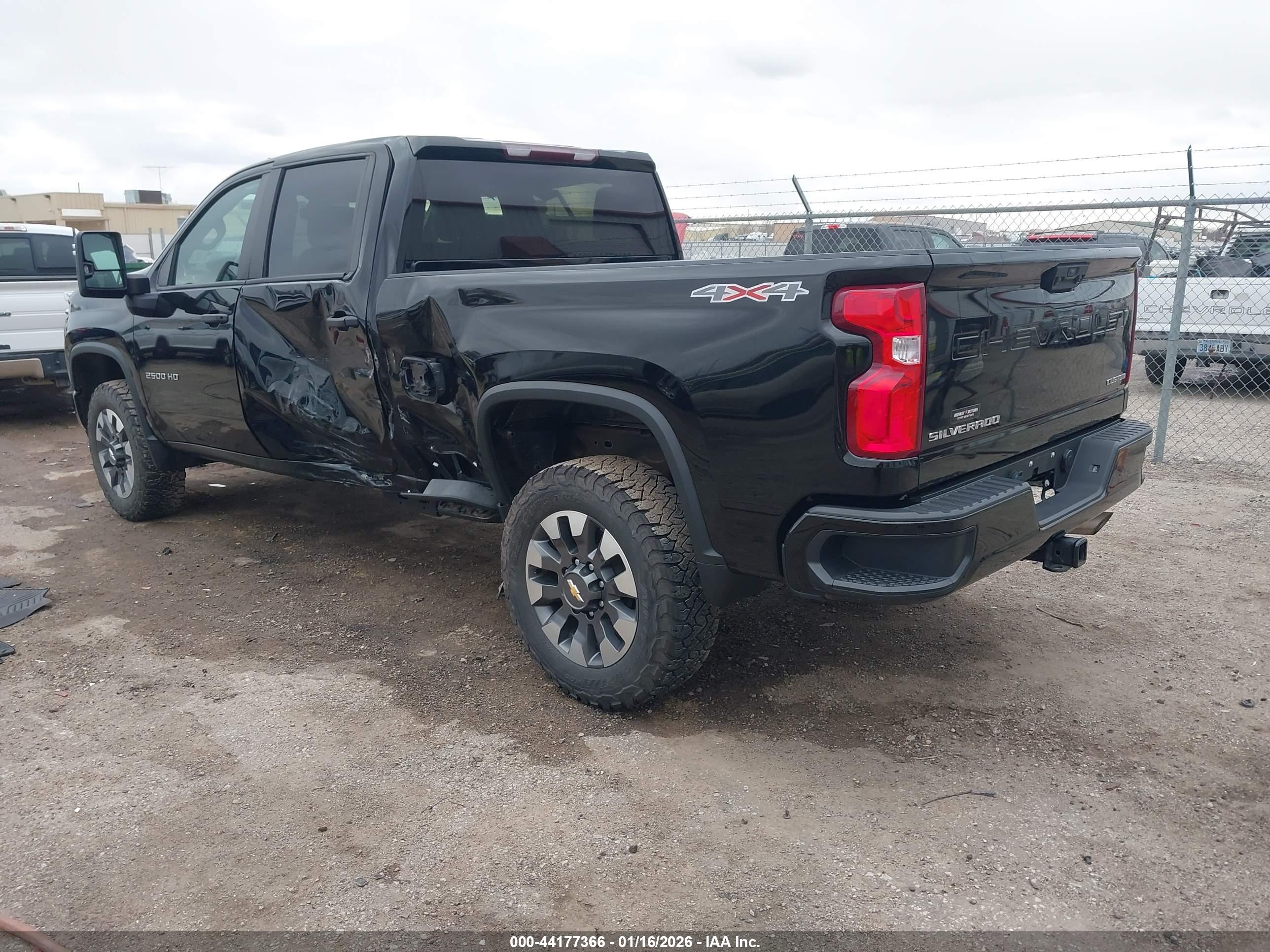 CHEVROLET SILVERADO image 3