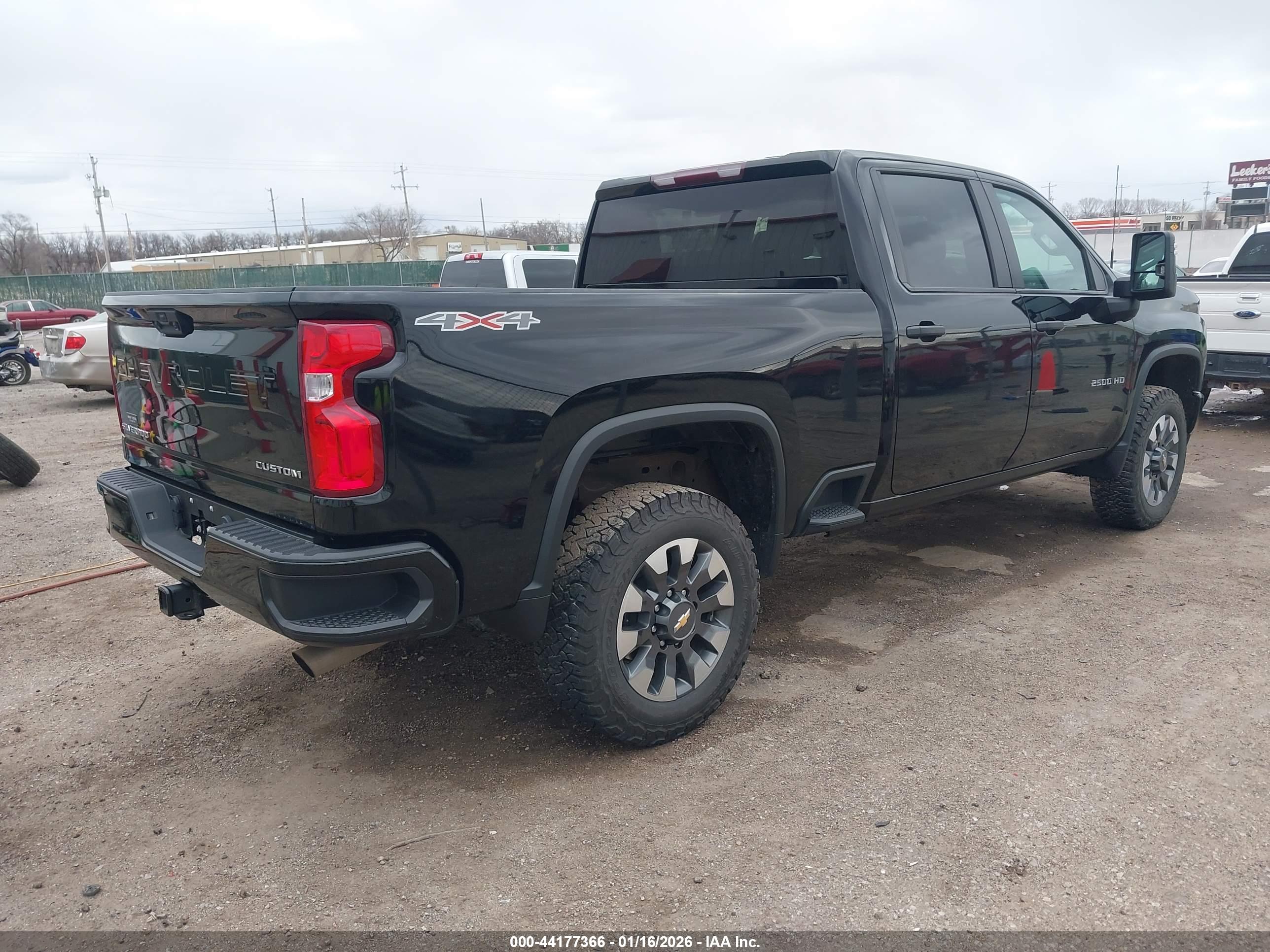 CHEVROLET SILVERADO image 4
