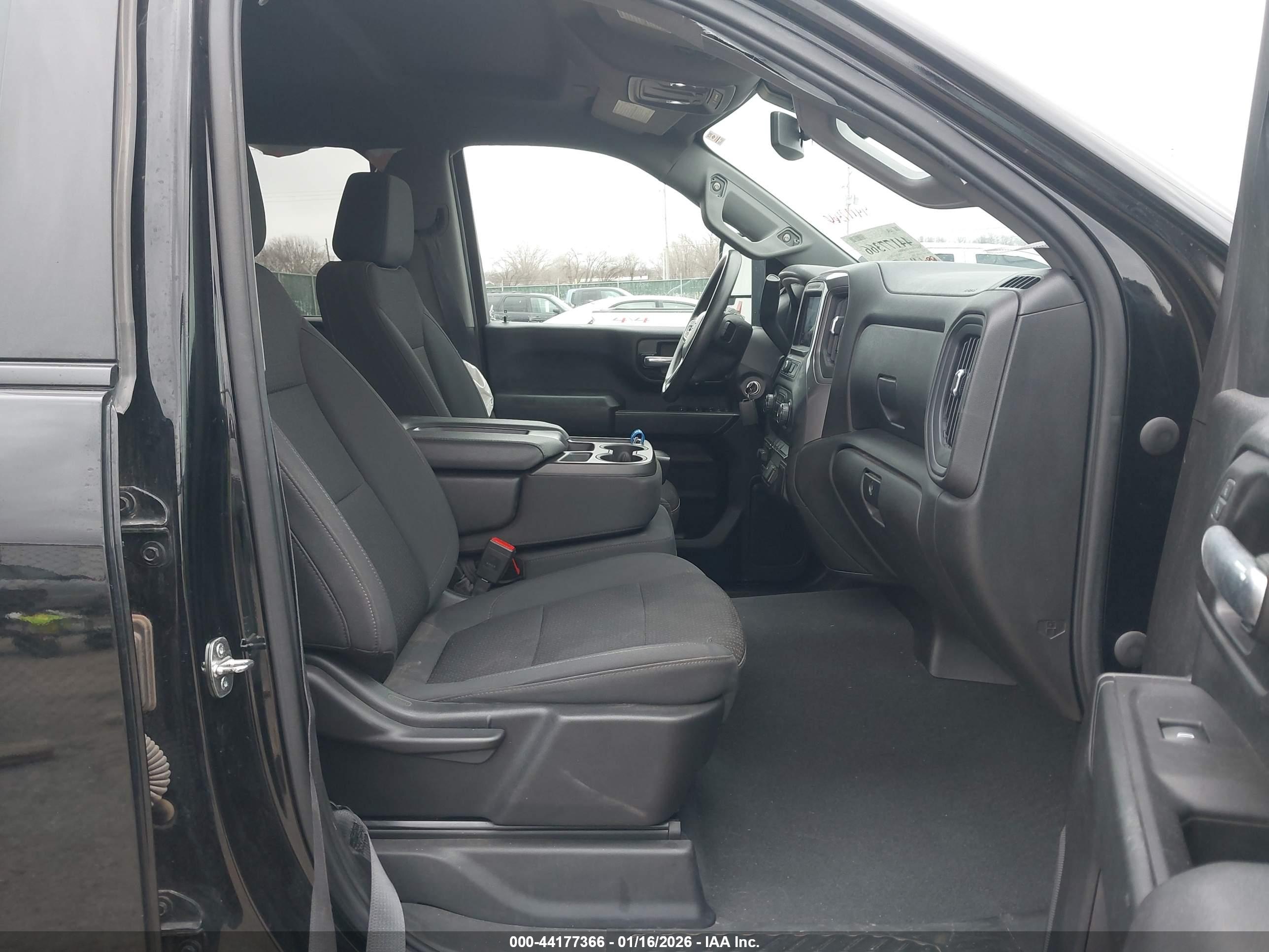 CHEVROLET SILVERADO image 5